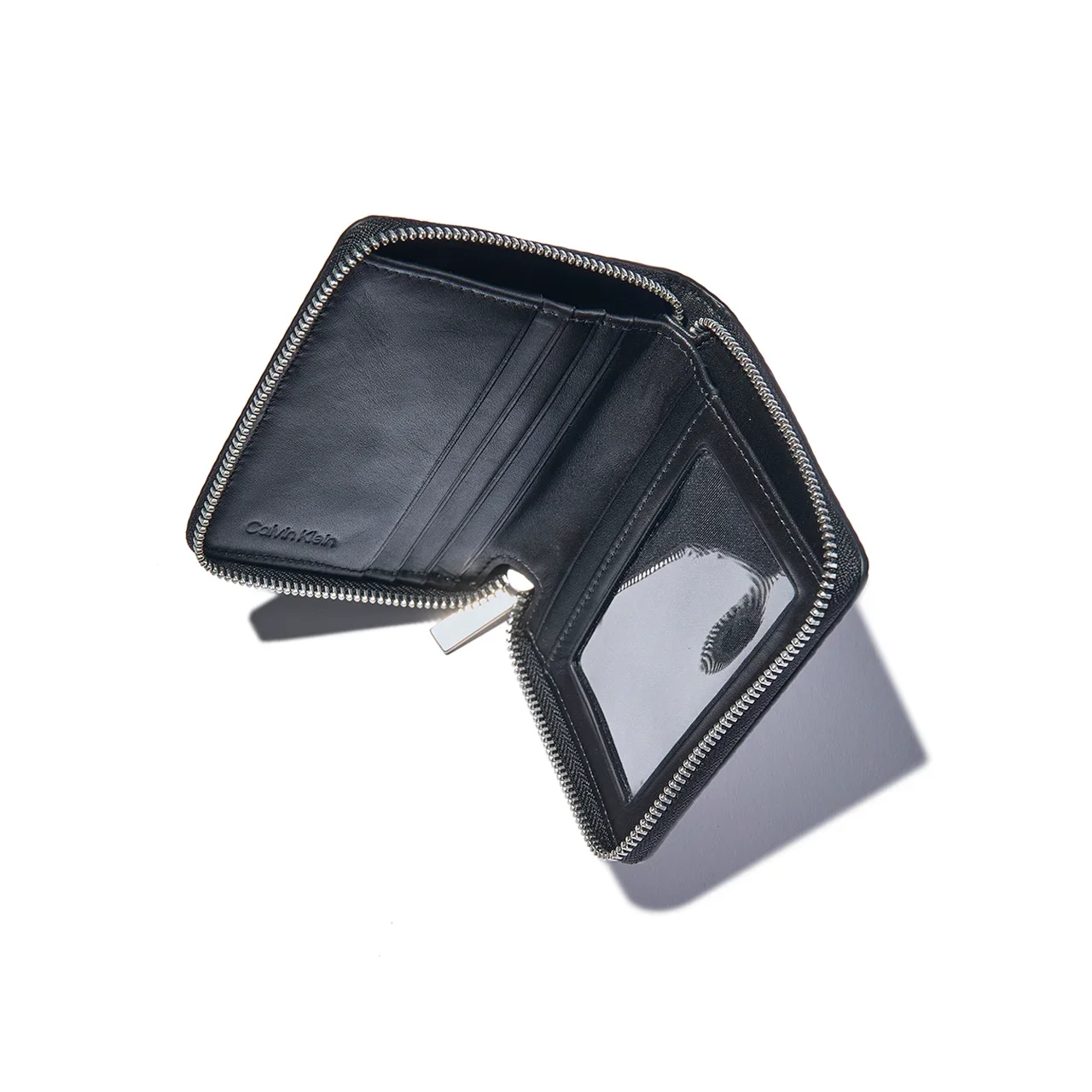 Calvin Klein｜EMBOSSED WOVEN ZIP BILLFOLD