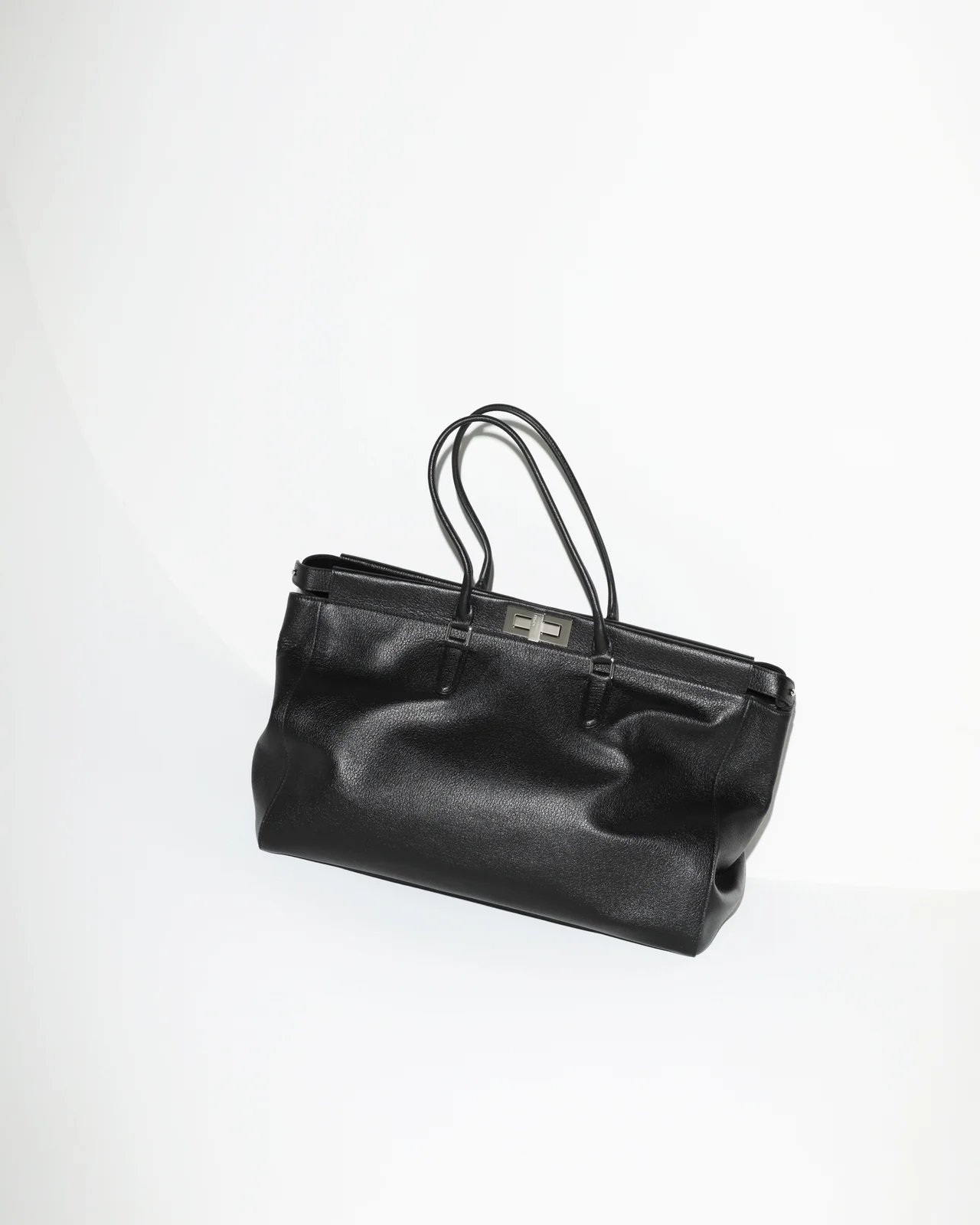 FENDIの「ピーカブー」トート ラージ