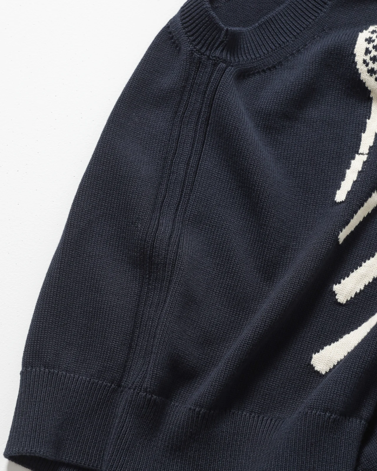 LACOSTEのラケット柄ニットベスト 袖