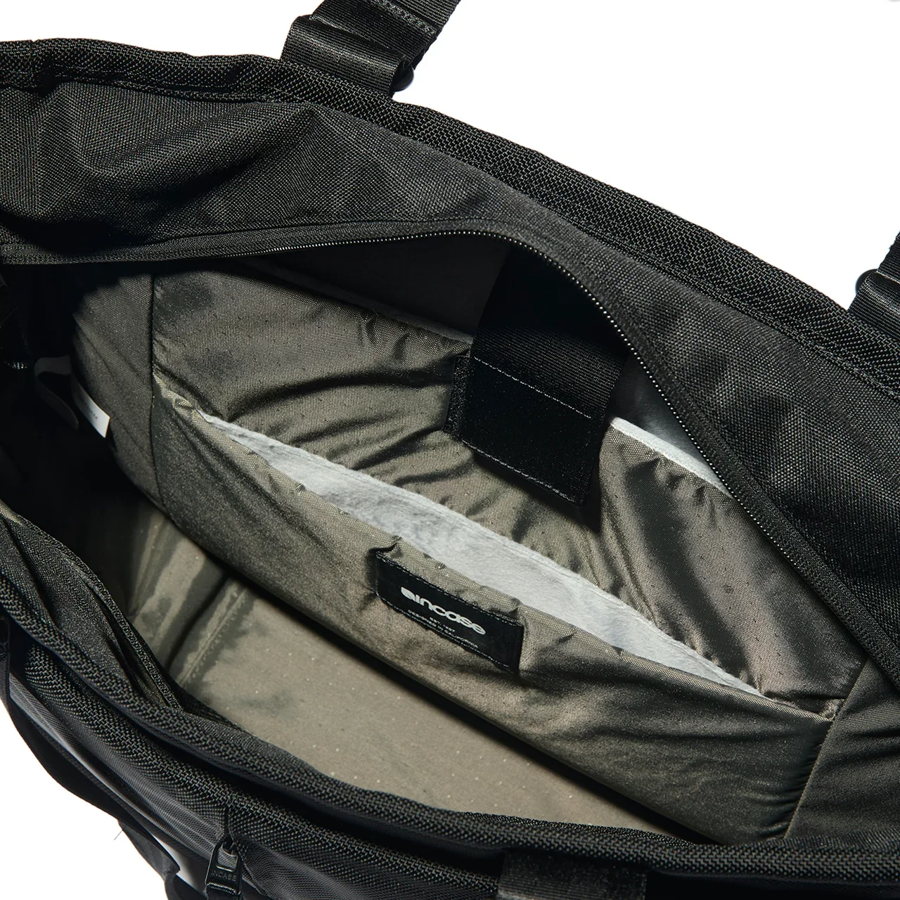  Incase｜Tracks Tote / 22L -Black-
