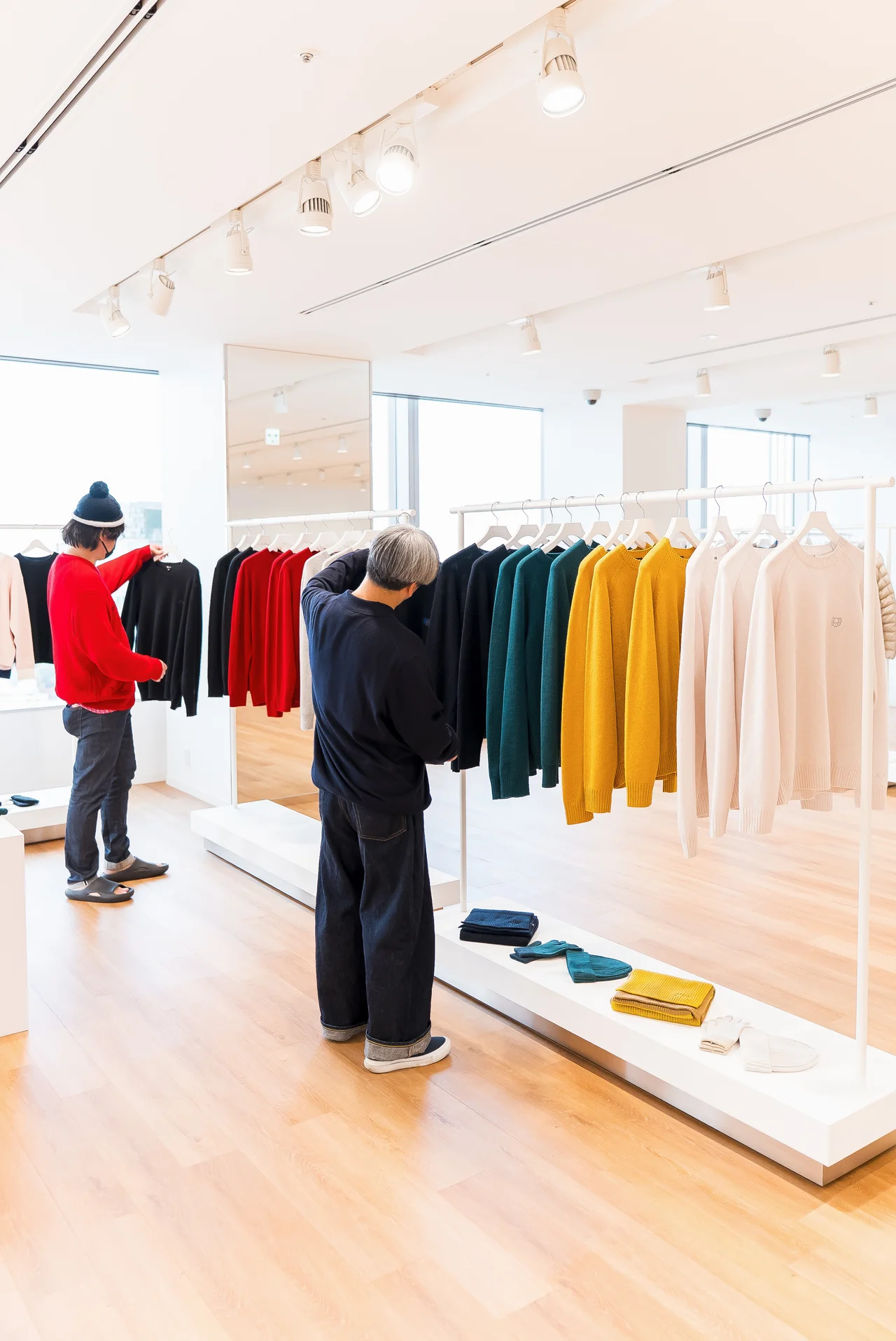 【大人のユニクロ】試着ルポ。「KAWS」の画像_2