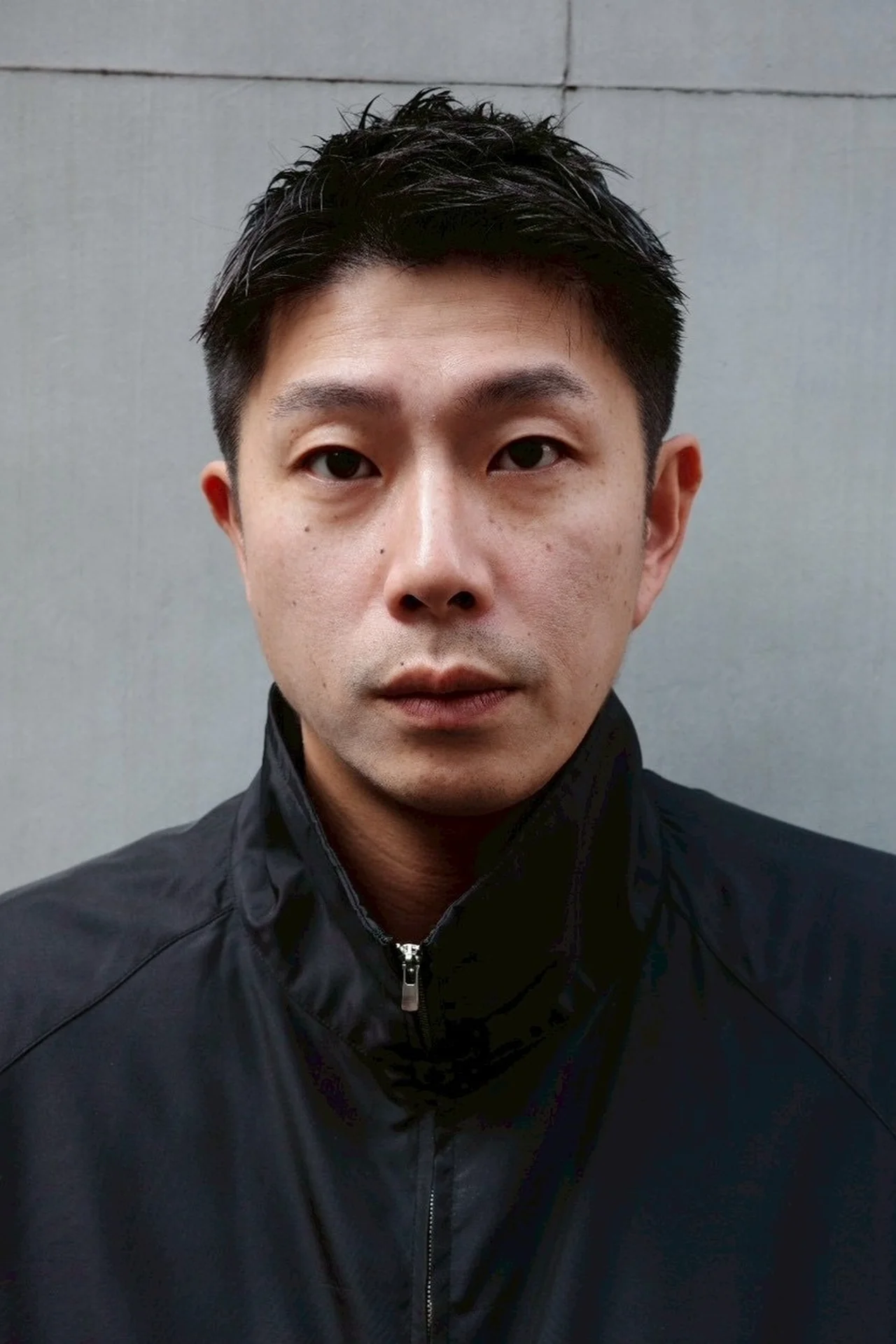 メンズヘア サイドをスッキリ仕上げたショートへア