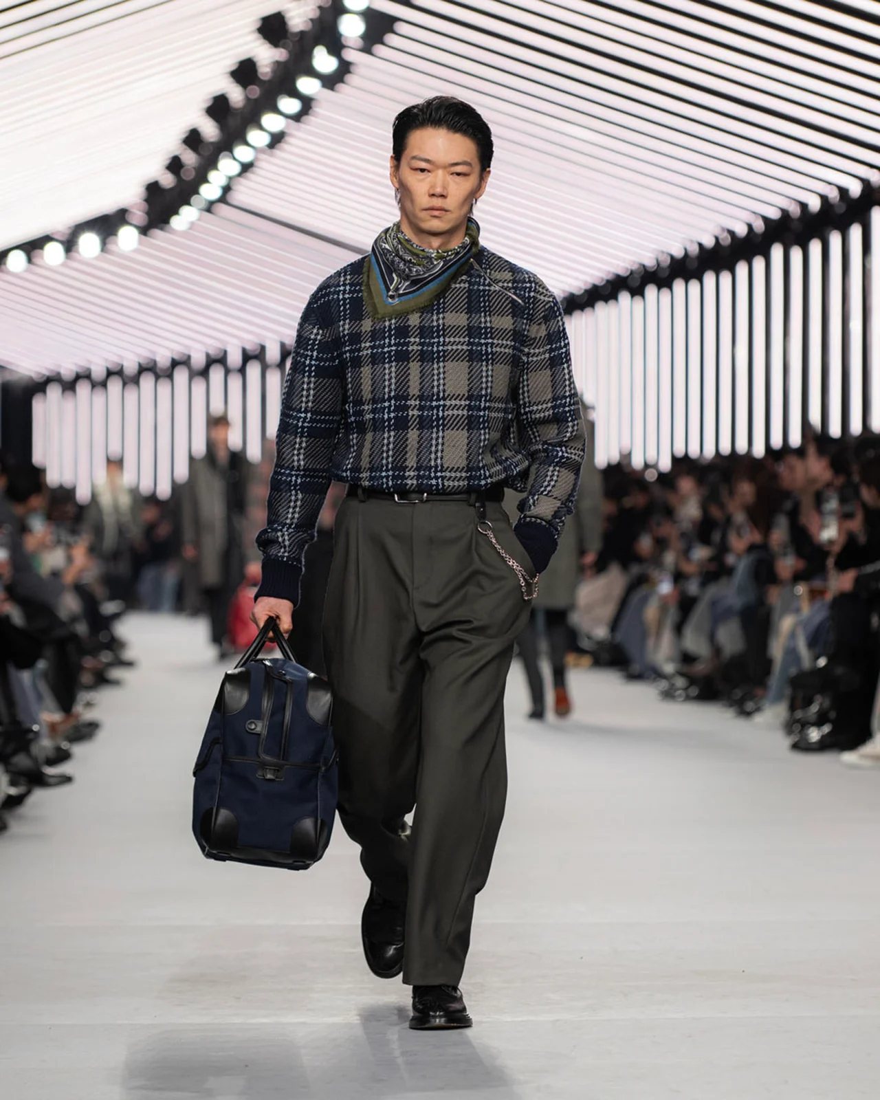 エルメスのショーに登場した俳優の笠松将