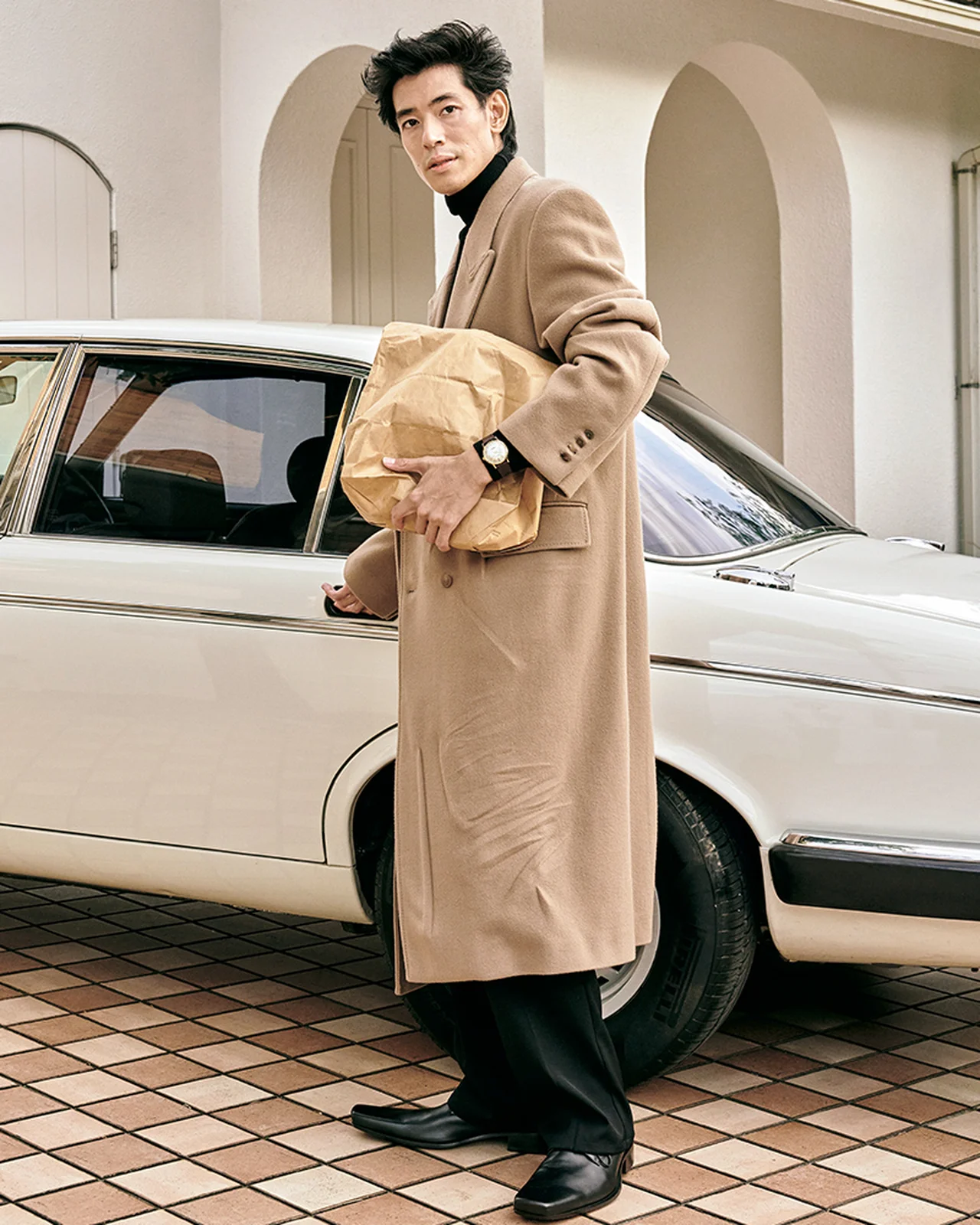 バレンシアガのチェスターフィールドコート