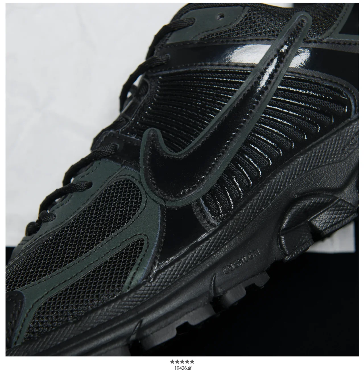 NIKE × DOVER STREET MARKET｜NIKE Zoom Vomero 5