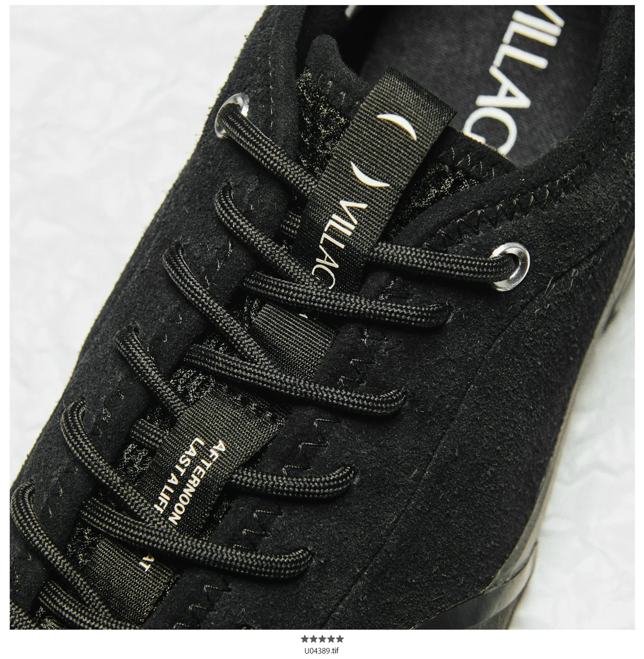 シュータン部分にネオプレン風の素材を配する