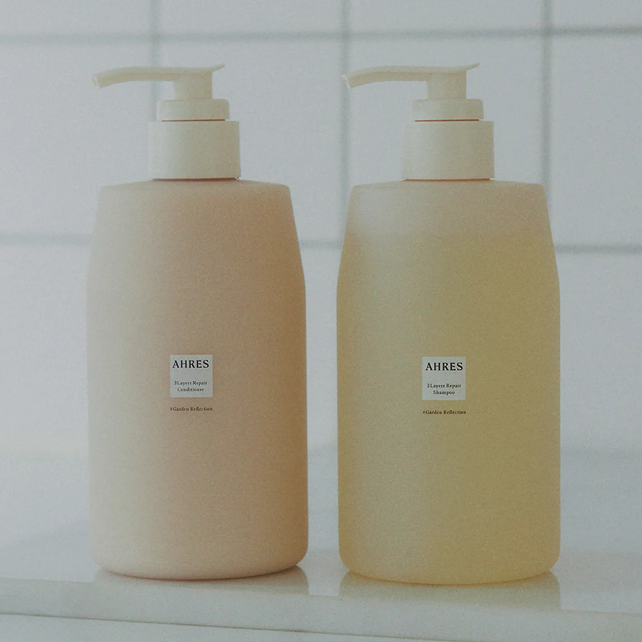 AHRES｜（右）スリーレイヤーズ リペア シャンプー／（左）同 コンディショナー