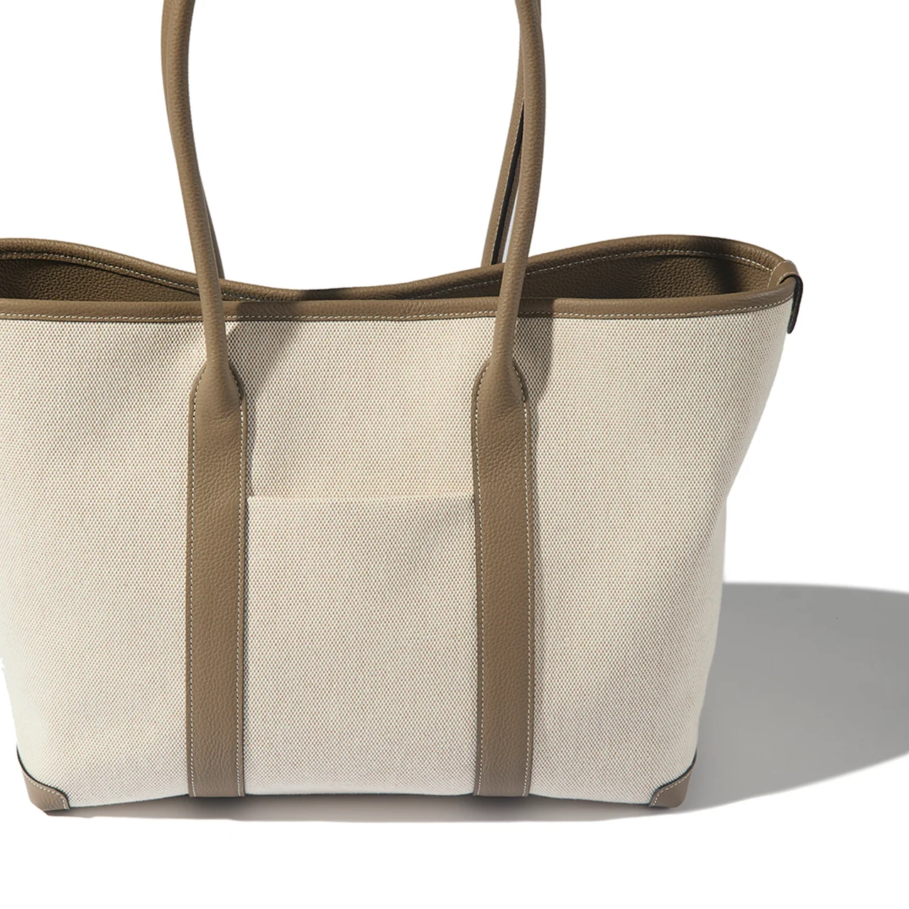 シャンブレーキャンバスを採用