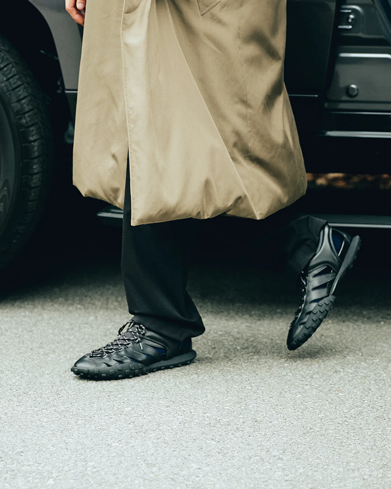 ジル サンダーの「ムーン」スニーカーサンダル