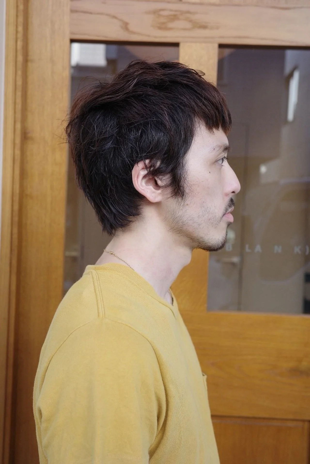 メンズヘア 少しの個性を加えたショートヘアの右サイド
