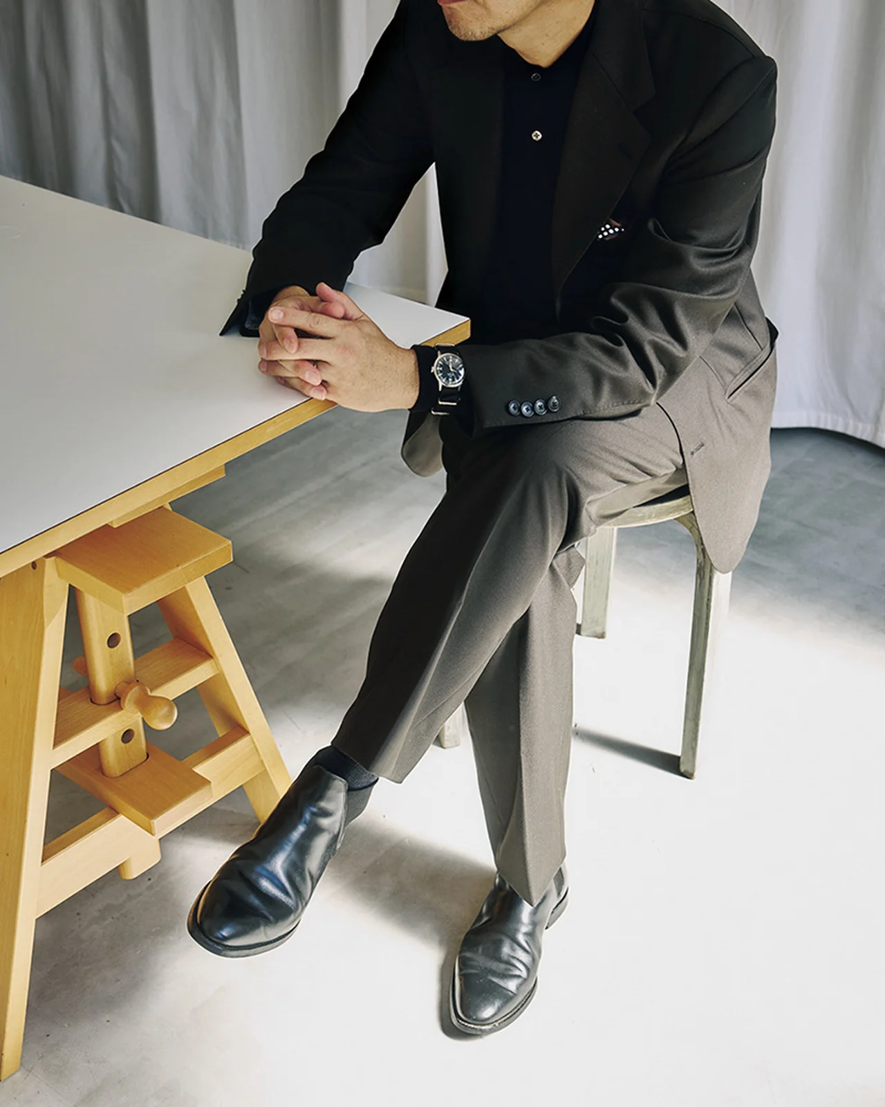ユーゲンのオーダースーツにオメガを合わせたスタイル