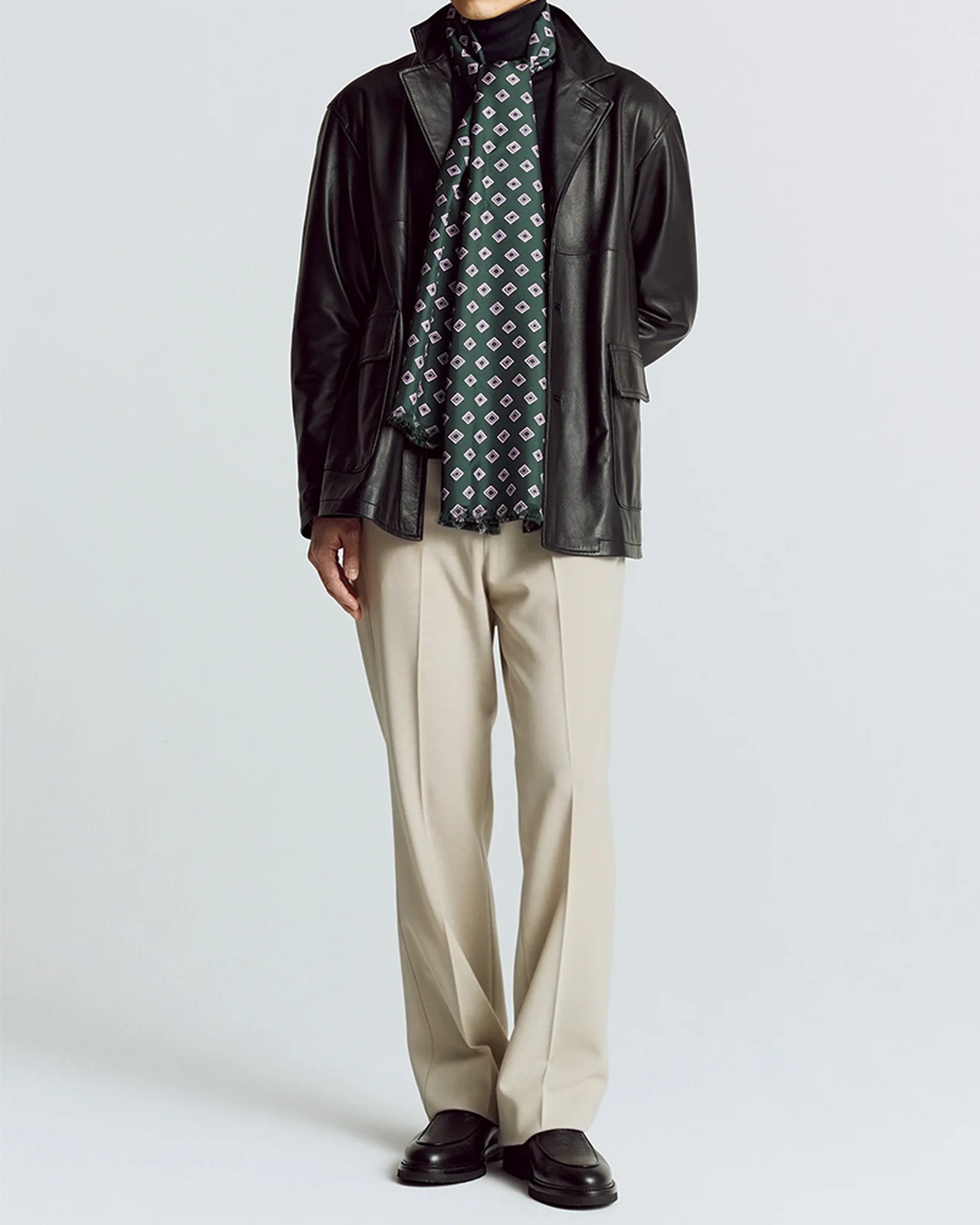 CHARVET silk scarf 着こなし 全身