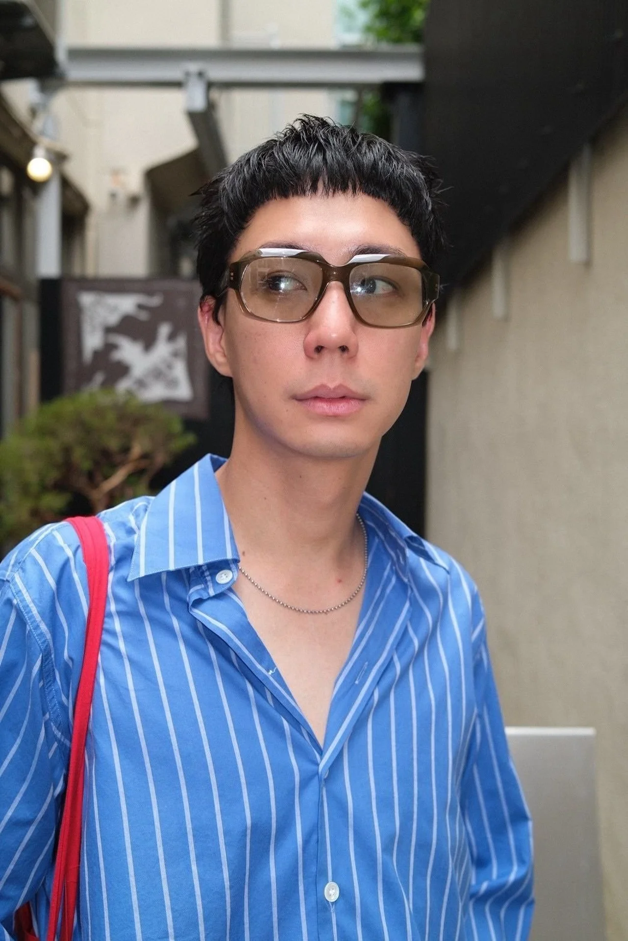 メンズヘア 新しいぱっつんベリーショートのバストアップ
