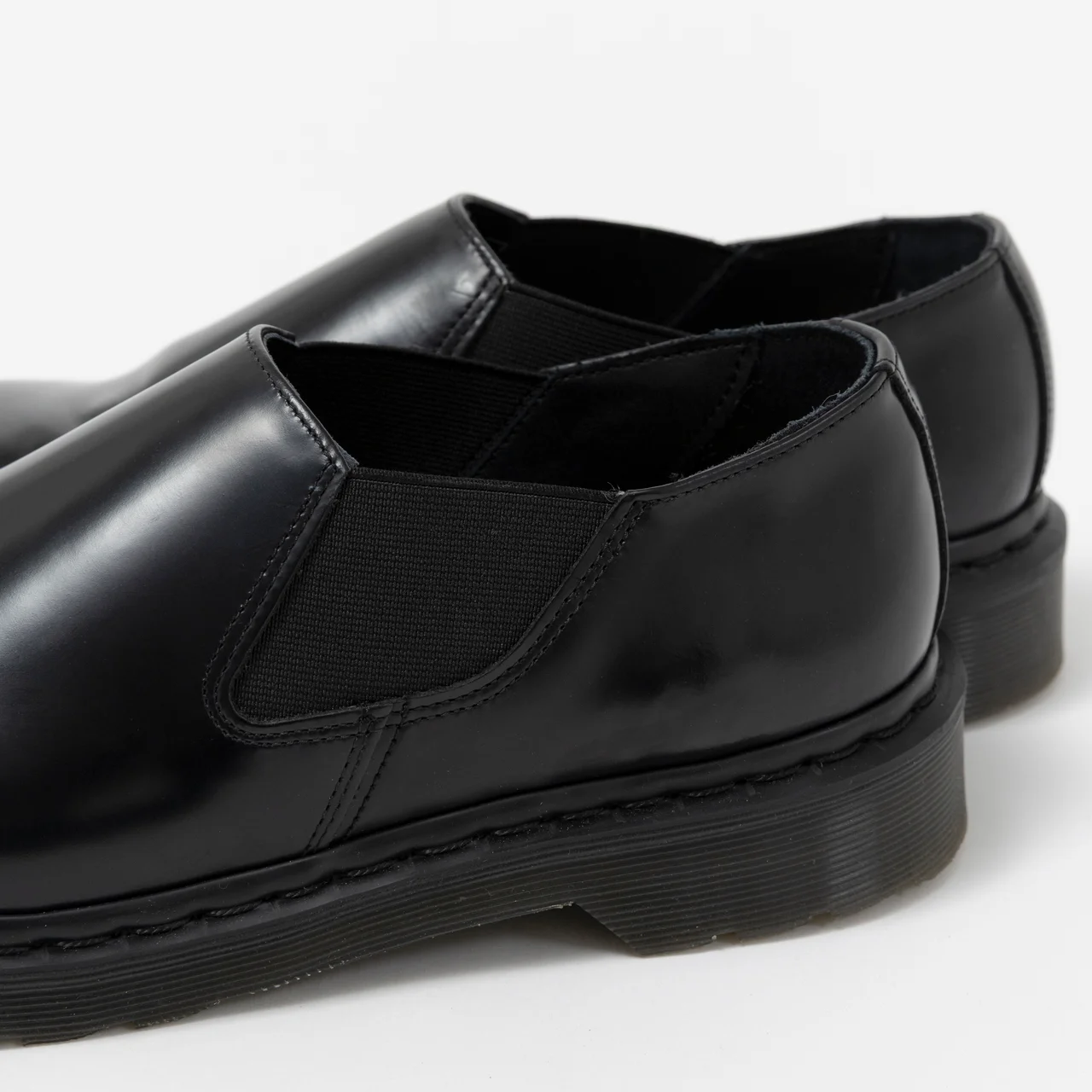 エディター私物 ドクターマーチンのサイドゴアシューズ