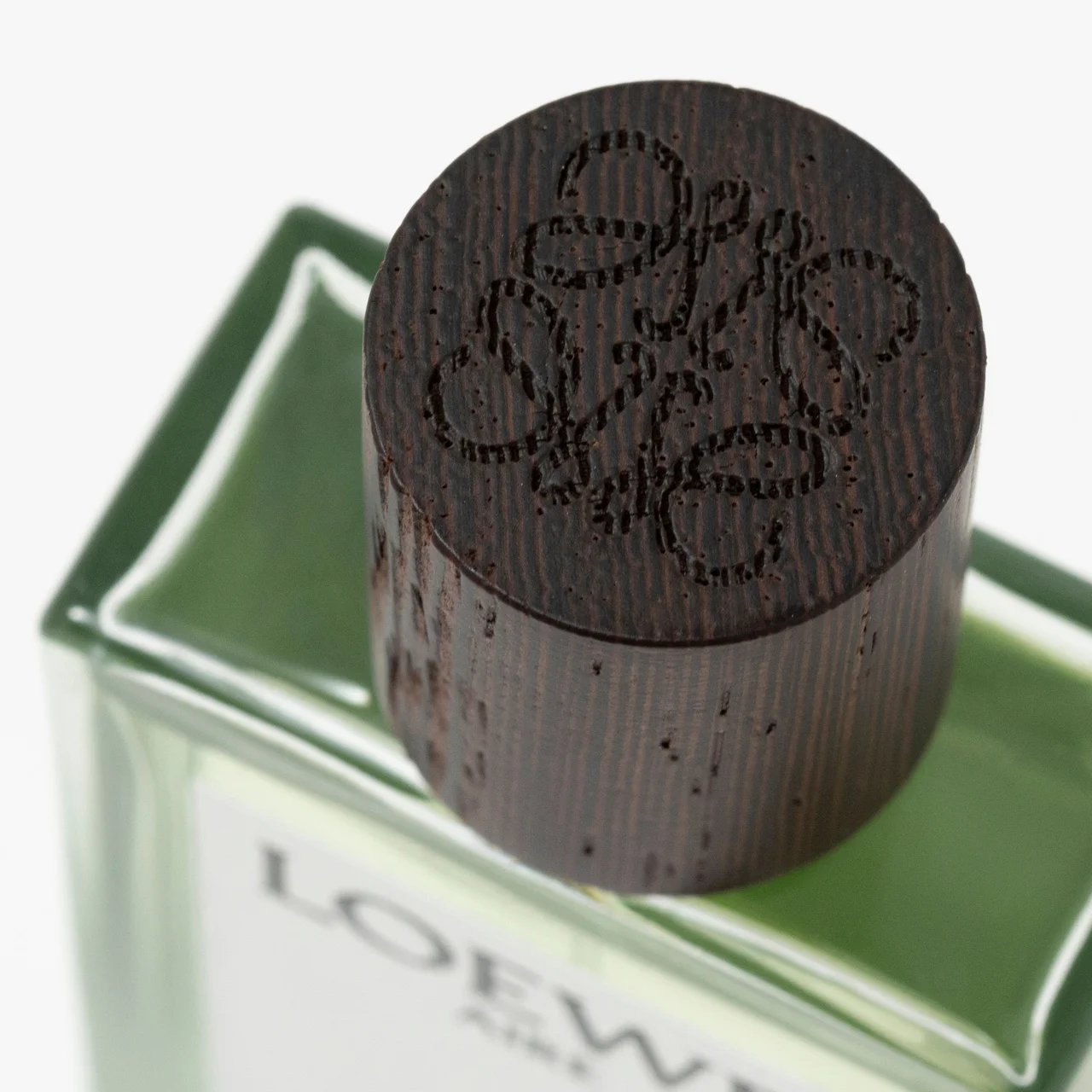 【エディター私物】LOEWEのAire Sutileza Elixir EDP 蓋