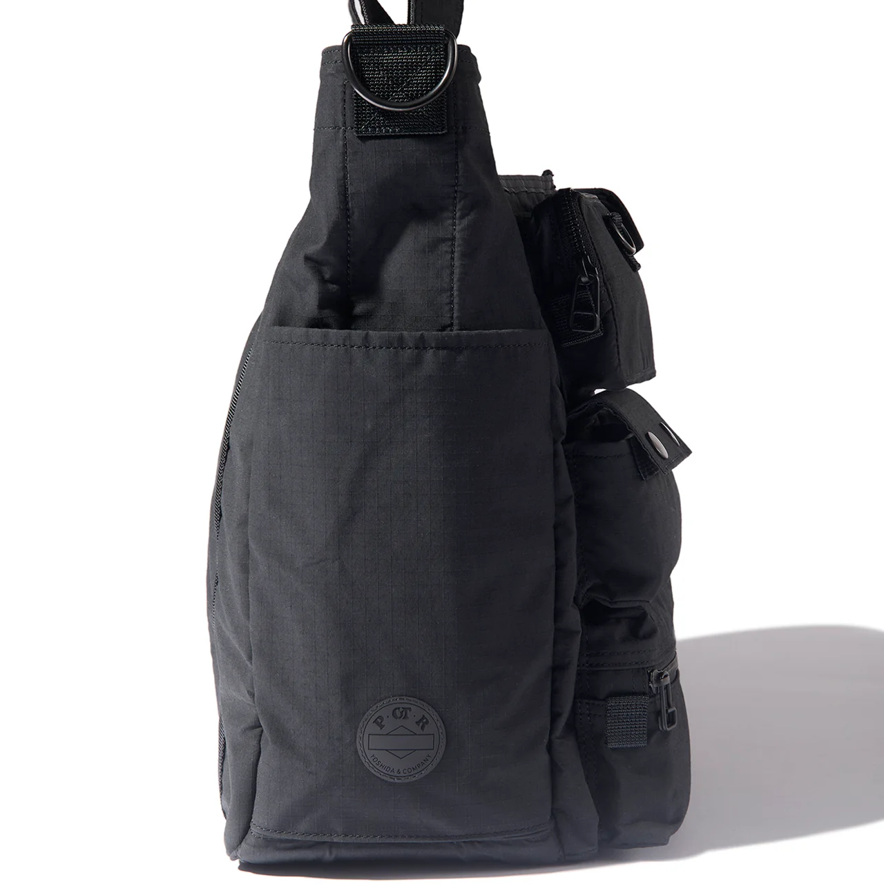 パーツやロゴパッチもブラックのワントーン