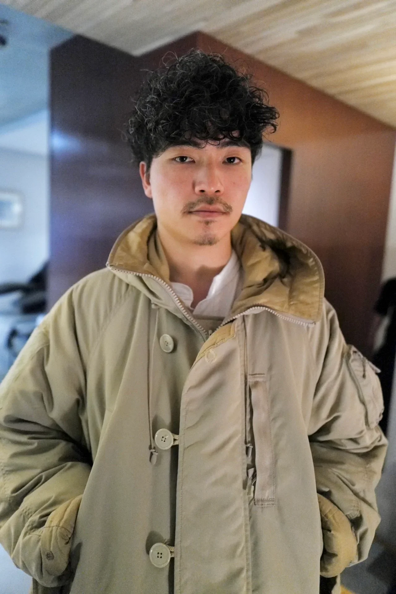 グランジ感のあるソリッドな強め大人パーマ