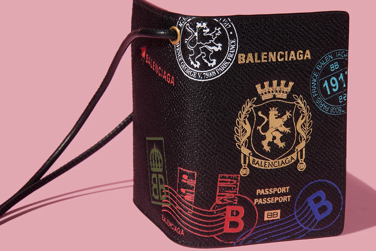 40代男性におすすめバレンシアガの新作アイテム5選。「キャッシュ」の財布に、アイコンバッグ「ル・シティ」「ロデオ」の新作も