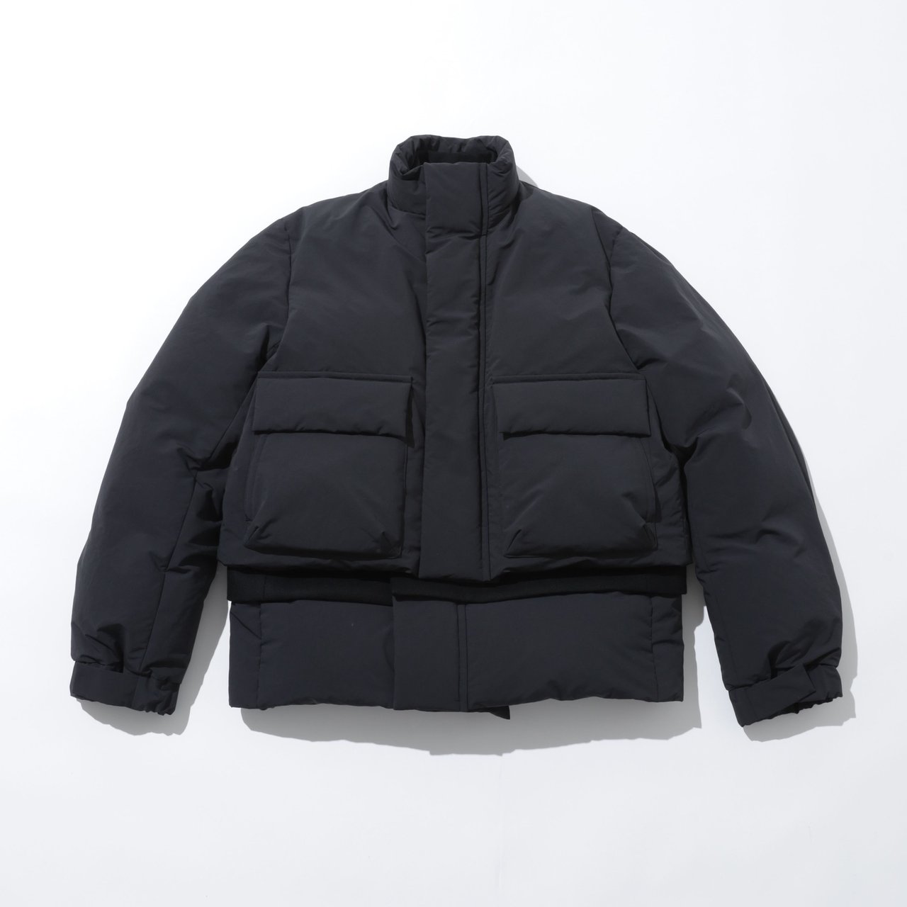 ブルゾン￥253,000／サカイ