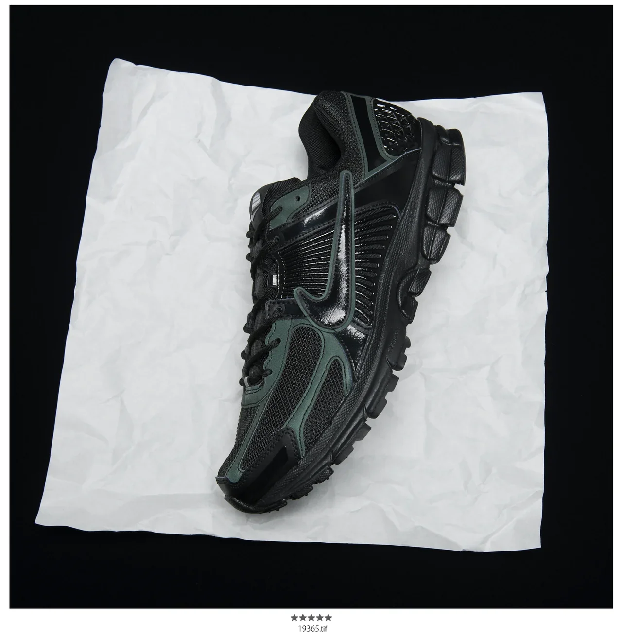 NIKE × DOVER STREET MARKET｜NIKE Zoom Vomero 5