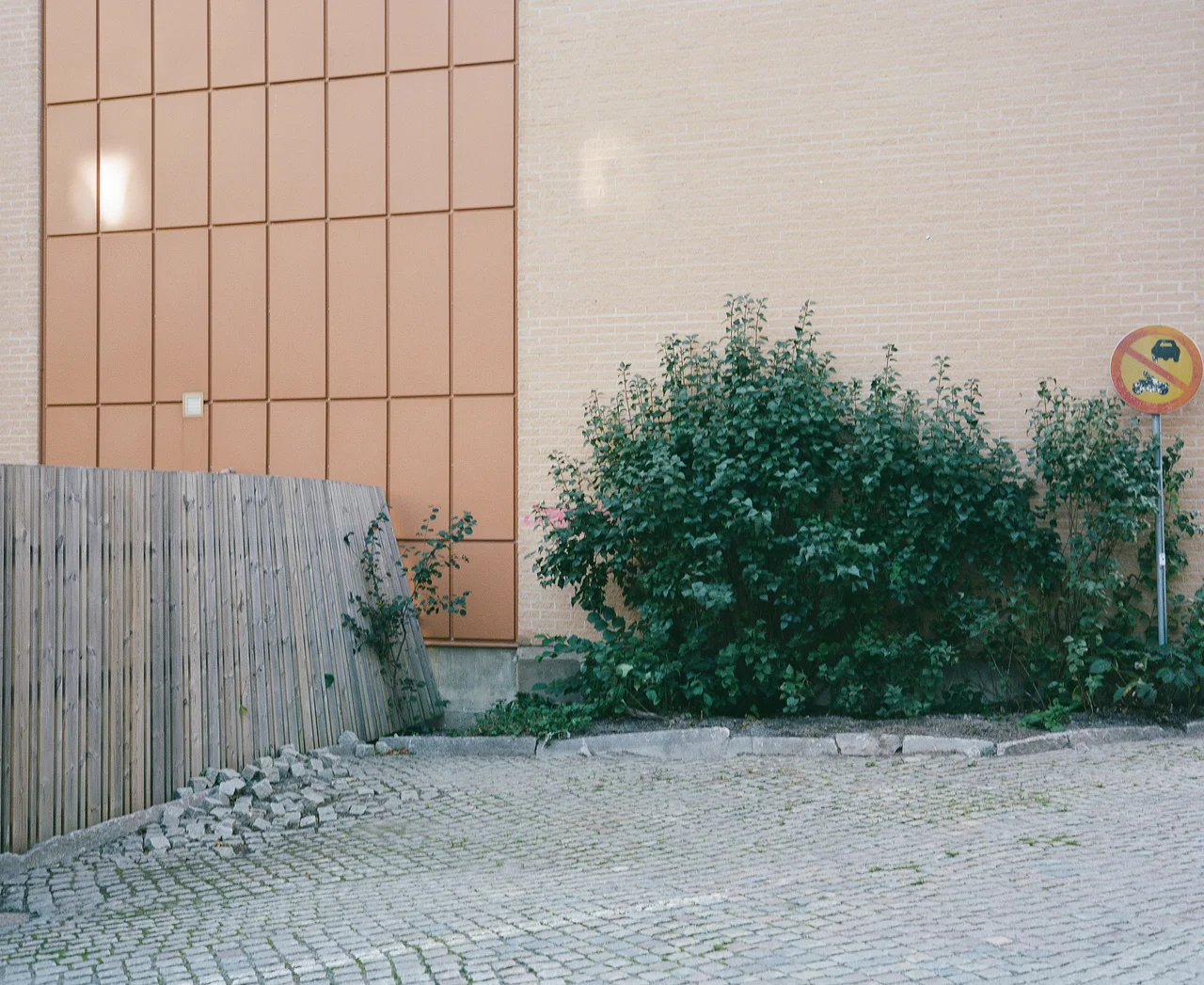 山野アンダーソン陽子と三部正博による展覧会「Longing for Grey」がVAGUE KOBEにて開催【1月19日まで】③