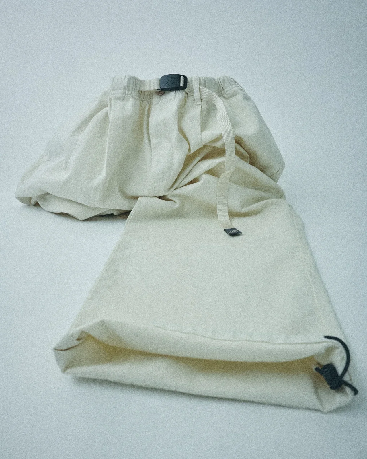 【差がつく大人のグラミチ】前シーズンは即完売。ワイドフィットにアレンジした「ジャーナルスタンダード レリューム」別注を見逃すな①