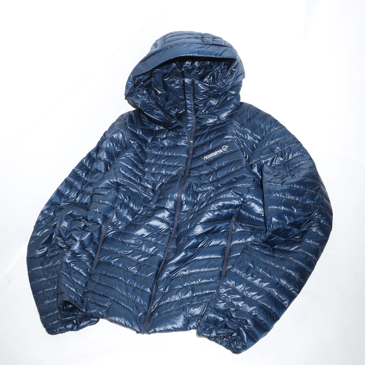 大人が買うべき「薄軽ダウン」11選。一枚の画像_4