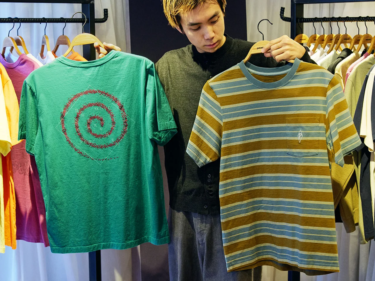 「マルチピッチ」[左]、「ウォーター・ピープル・マーク」[右]