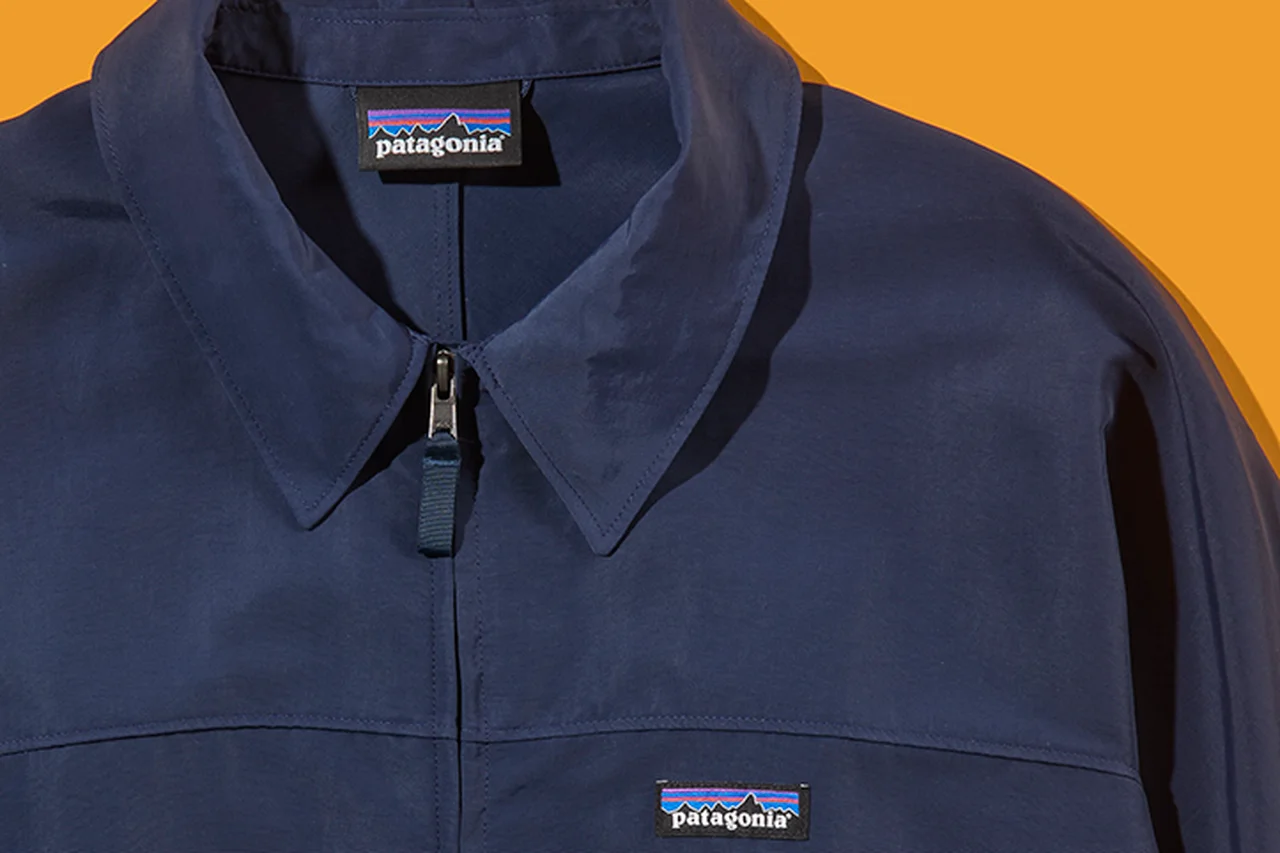 【パタゴニア】春のおすすめ8選。一枚仕立てのイスマス ジャケット、新型レインウェア、ミシンのモチーフが印象的なTシャツに注目