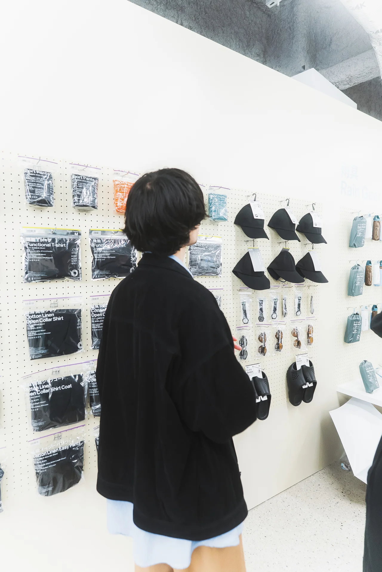 【ファミリーマートで買える服】「コンビニの画像_15