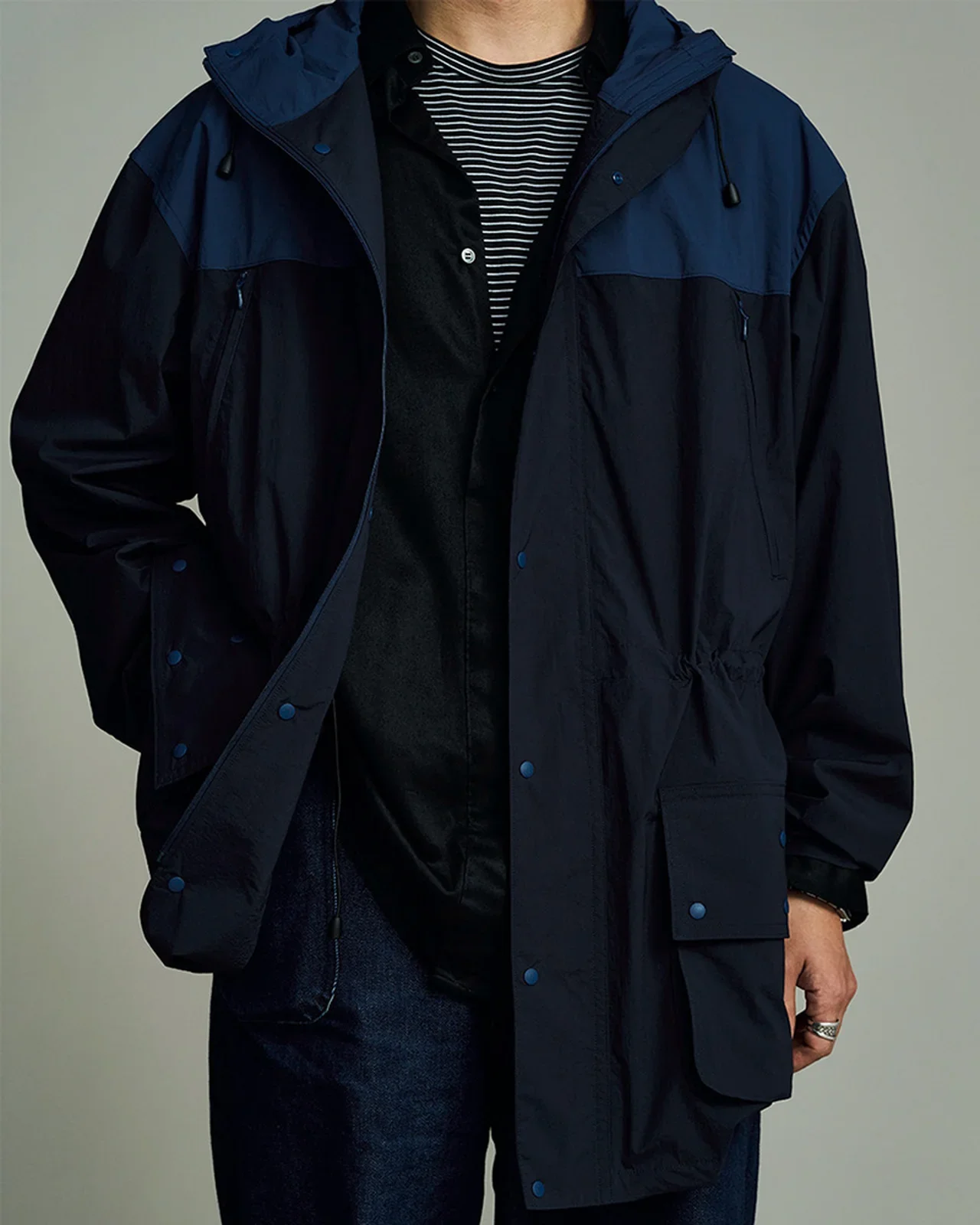 【大人が買うべきマウンテンパーカの新定番BEST5】3位は「カレドアー」。強撥水性とストレッチ性を備え春アウター。【正直レビュー】