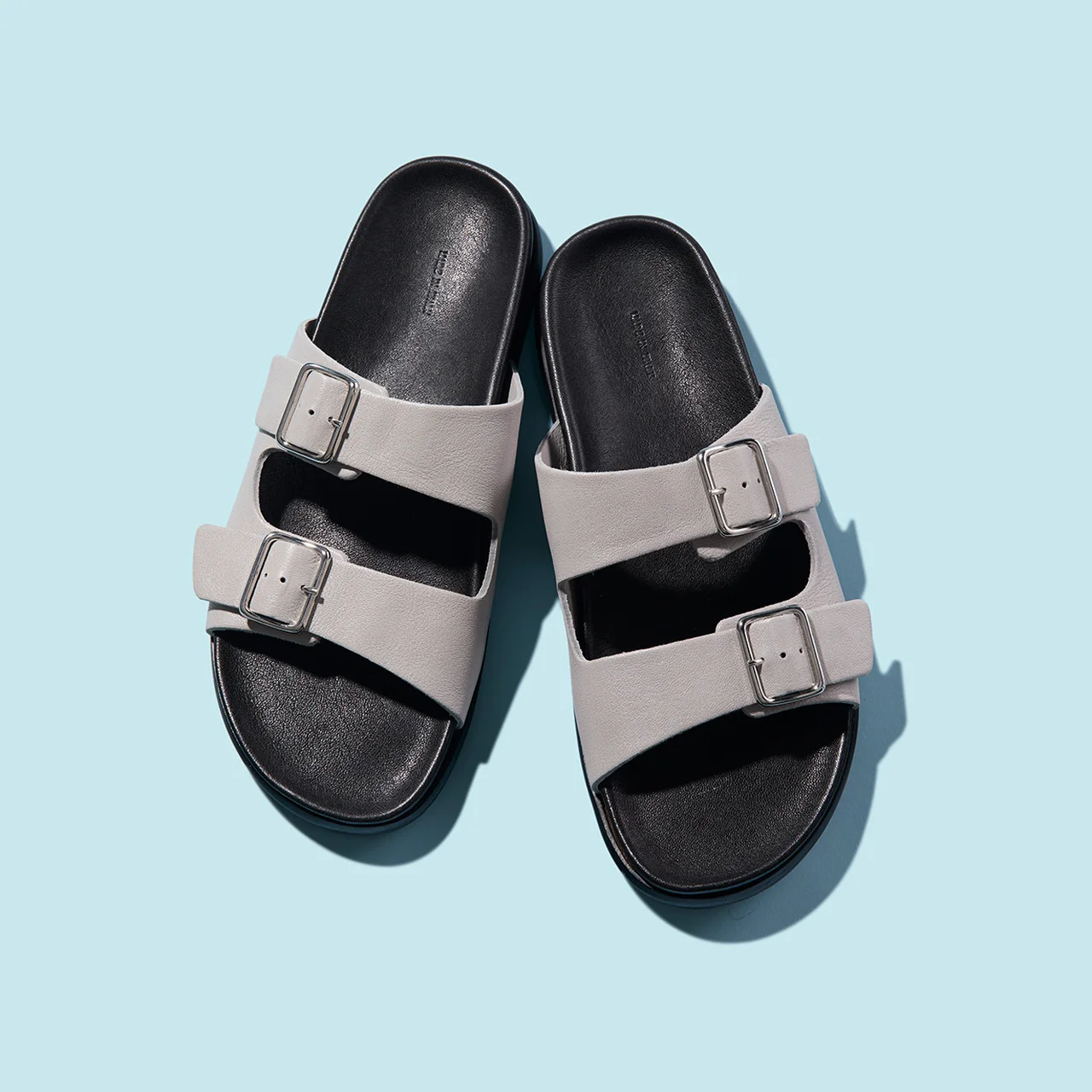 ディ トスカーナ フォー ロンハーマンのレザーサンダル