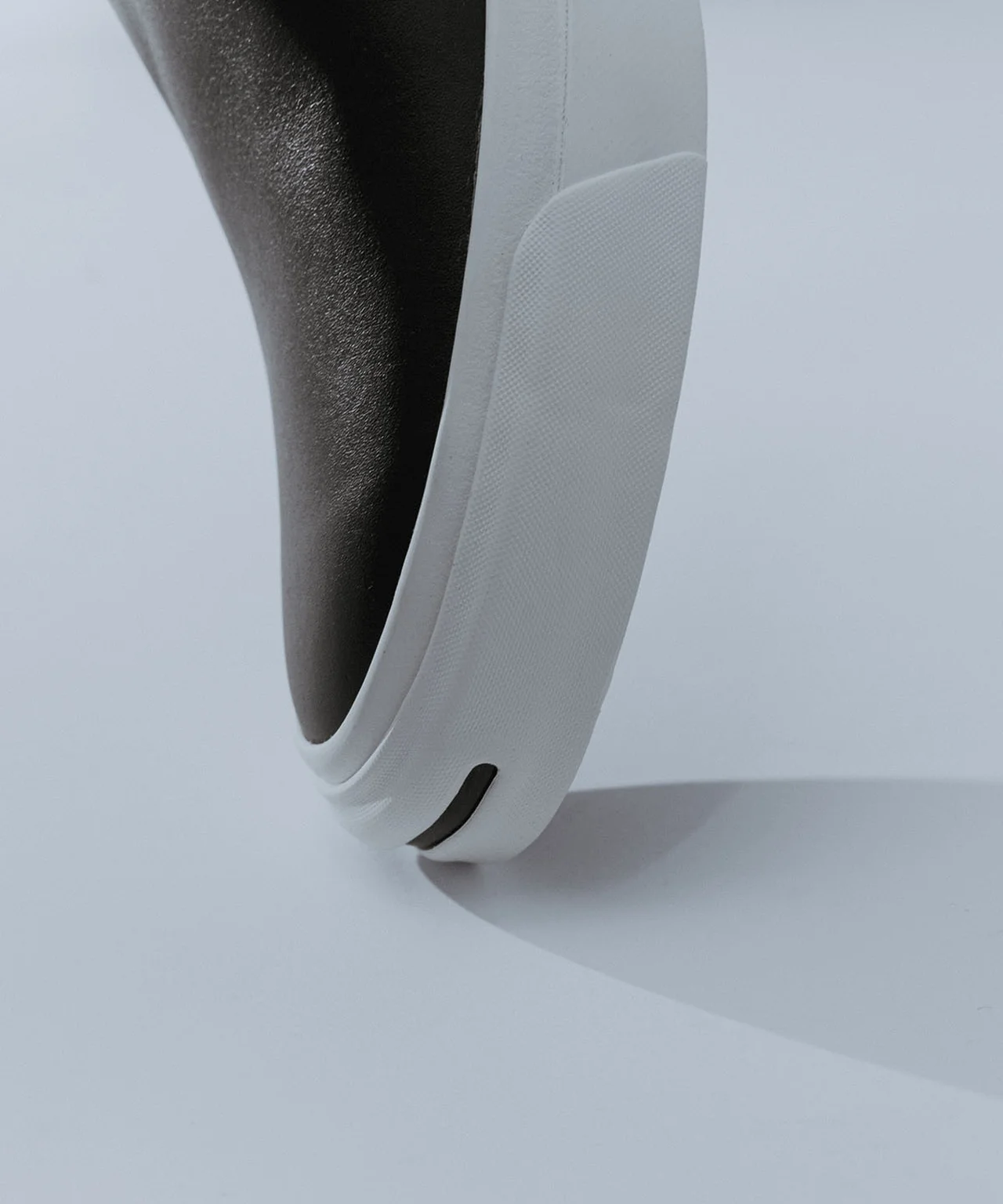 トウのスマイルをブラックで統一