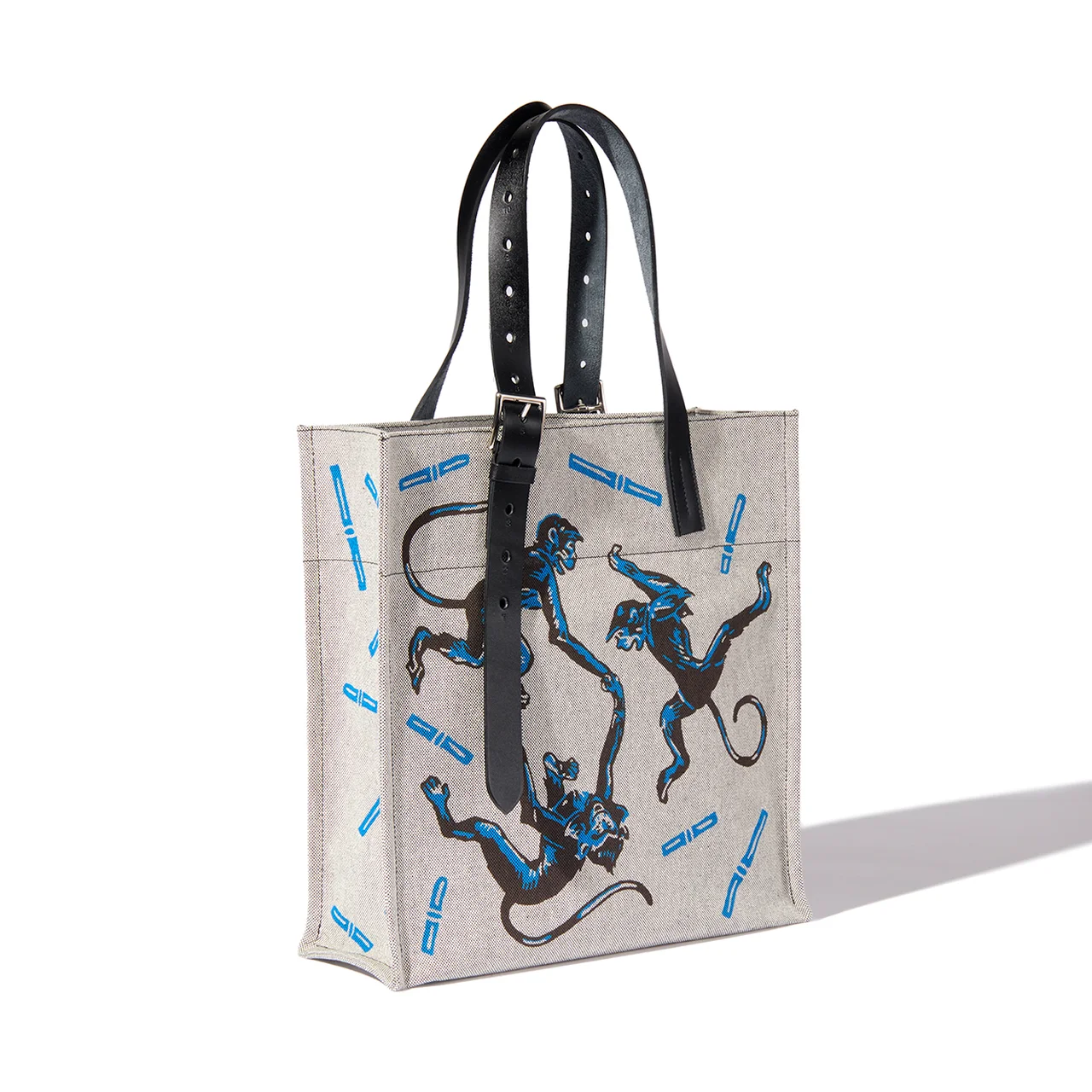 動物を描くアーティストとして知られるジャック・ナムのデザインによる《レ・サンジュ(Les Singes,フランス語で「サル」を表す)》のプリント