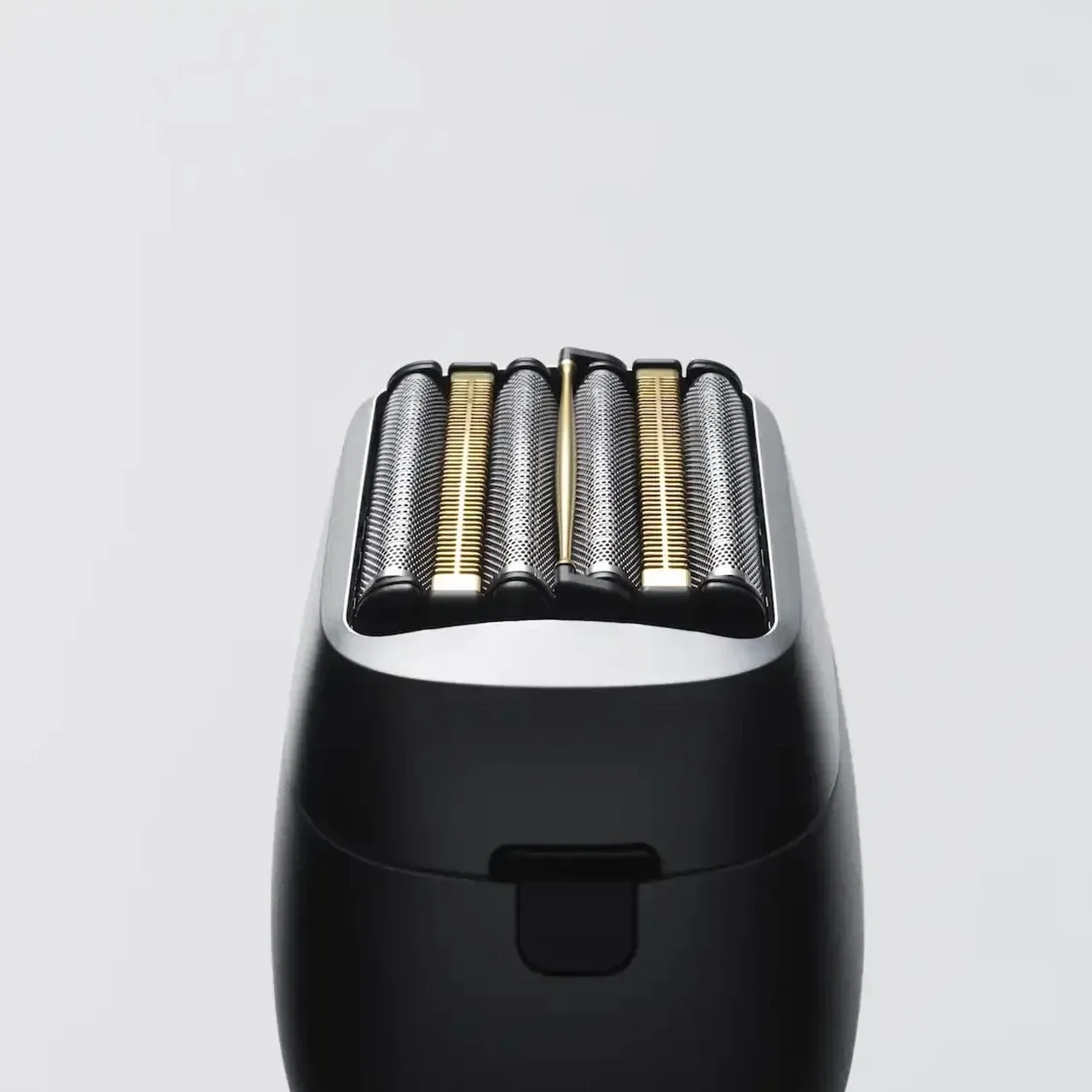 パナソニックのシェーバー「ラムダッシュ パームイン」に６枚刃モデル登場　ひげ剃り　ヒゲ　　6枚刃のアップ写真