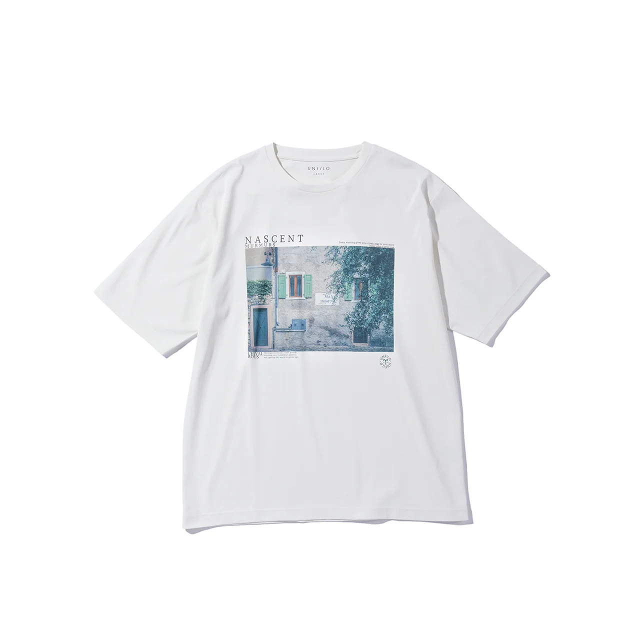 シルエットやディテールにもこだわりオンオフで着やすいフォトTシャツ