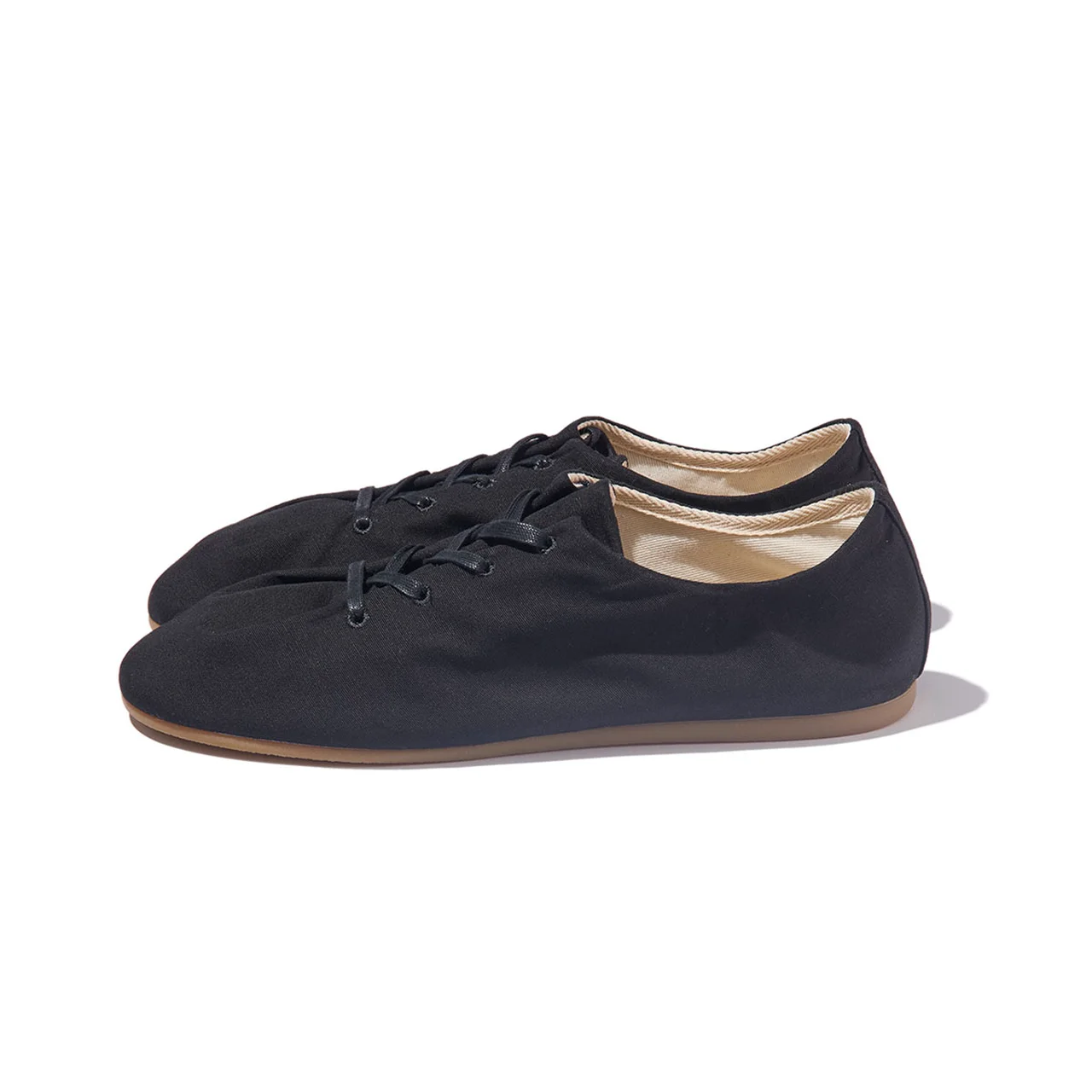 コットン素材の一枚布でつくられている