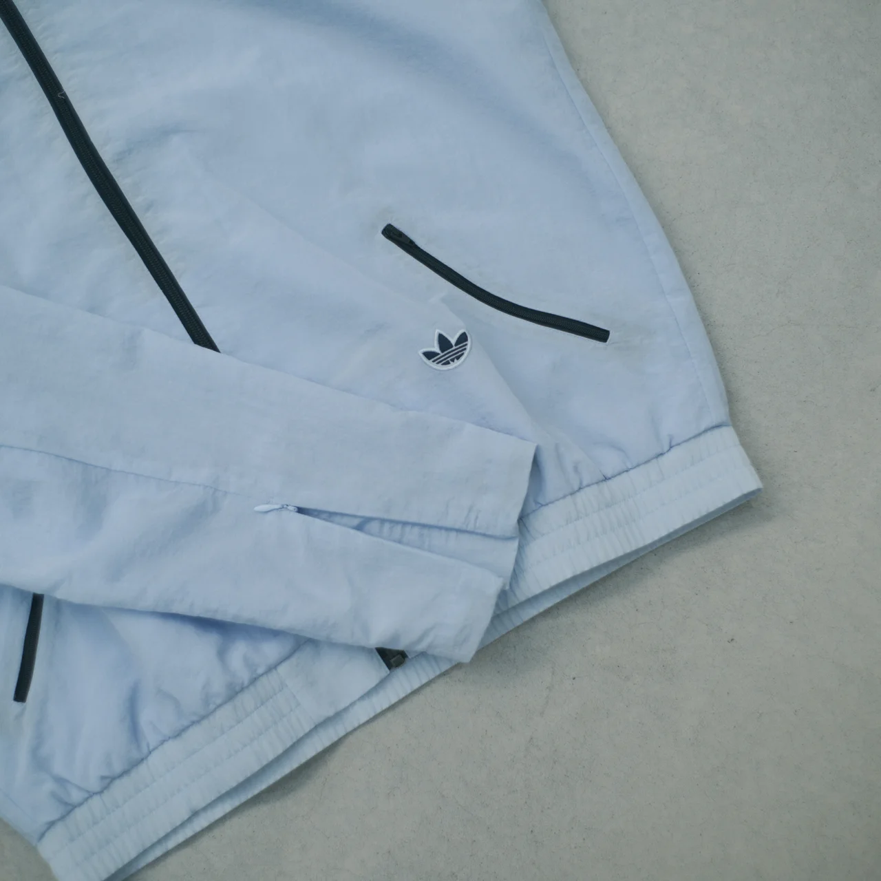 アディダス オリジナルスの画像_2