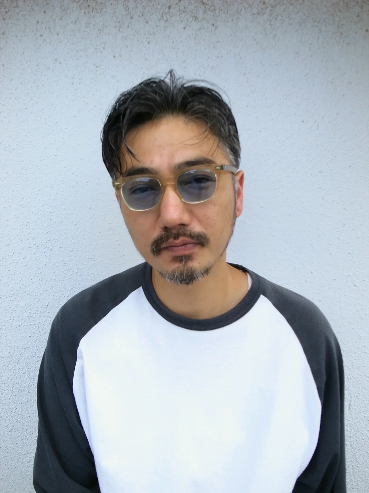 白髪を活かした大人のかきあげヘア メンズヘア