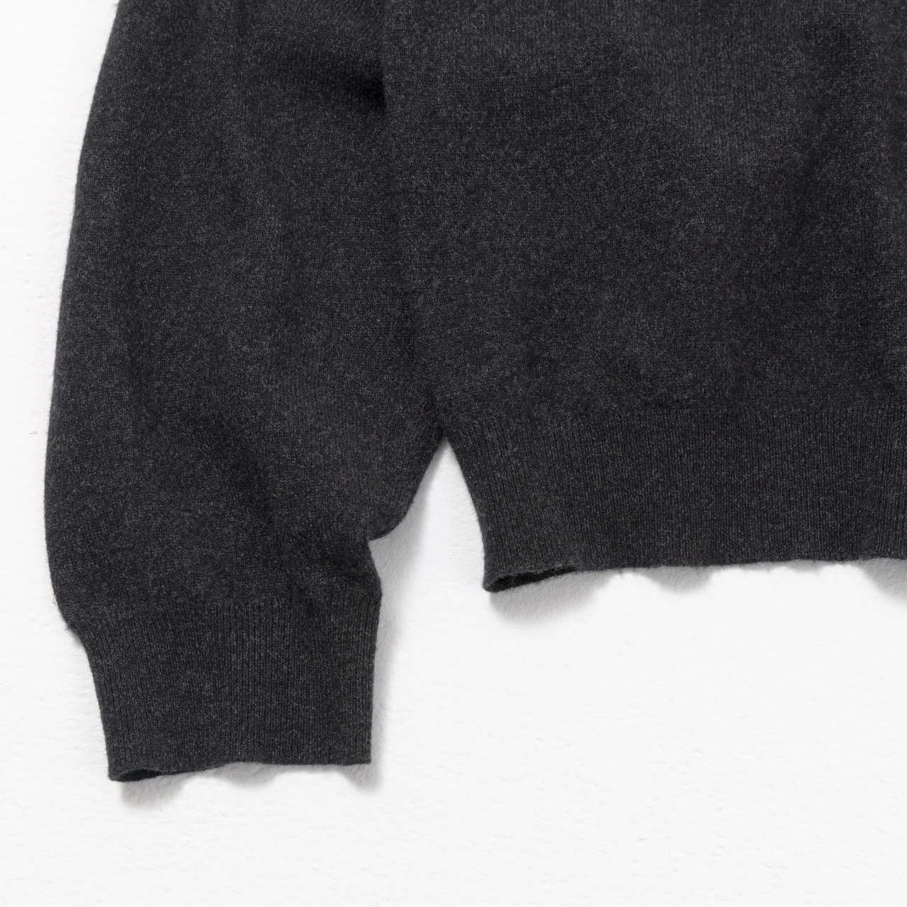 エディター私物 コモリの別注タートルネックニット