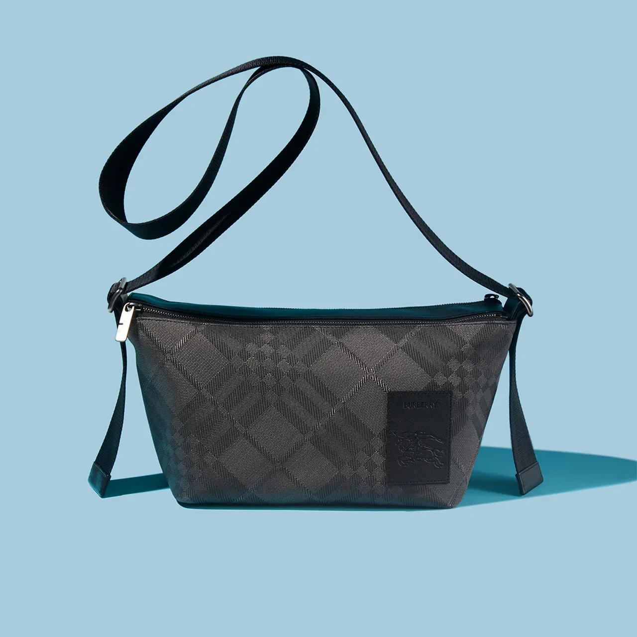 BURBERRY｜Chester Sling Bag