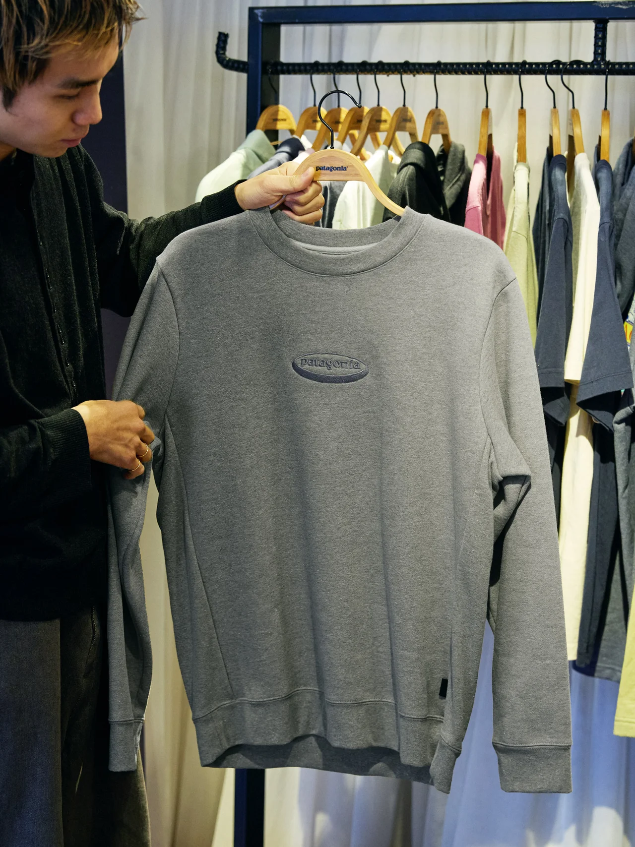 メンズ・'95 オーバル・ロゴ・アップライザル・クルー・スウェットシャツ　￥12,100