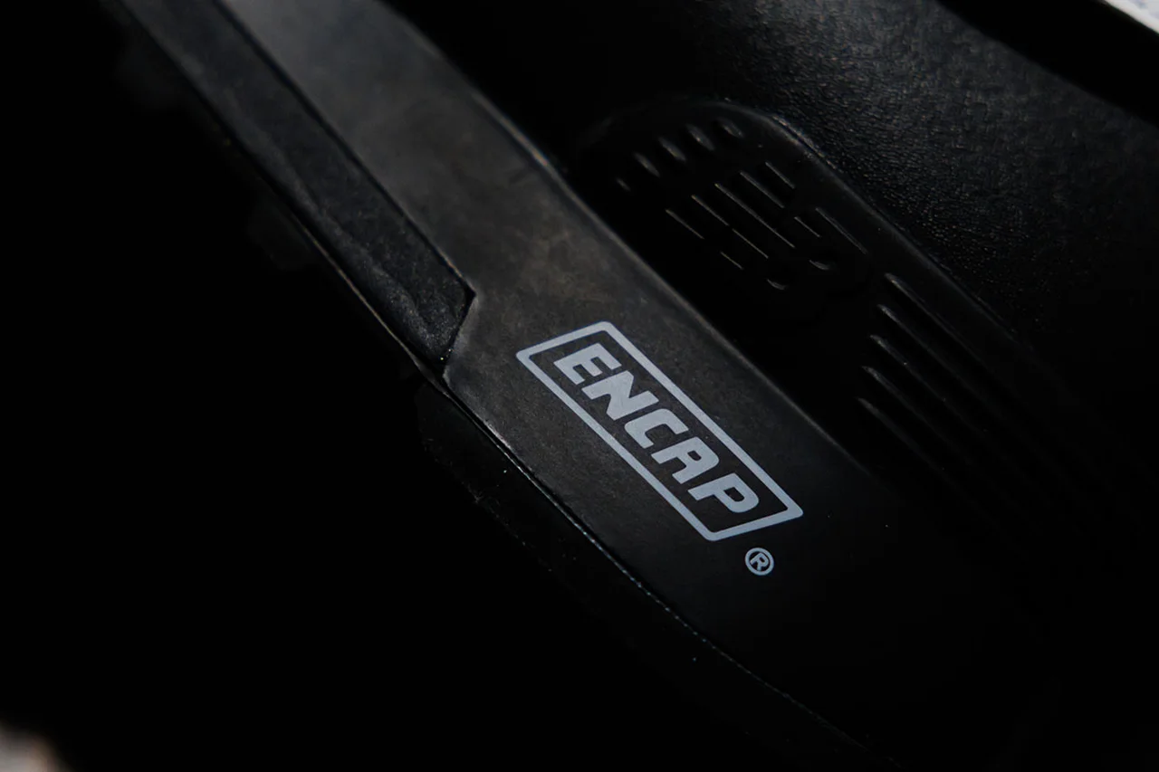 ENCAPミッドソールを採用