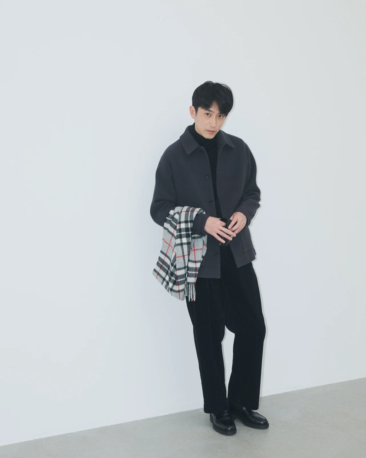 俳優・杉野遥亮が着る大人の上質アウター、の画像_3