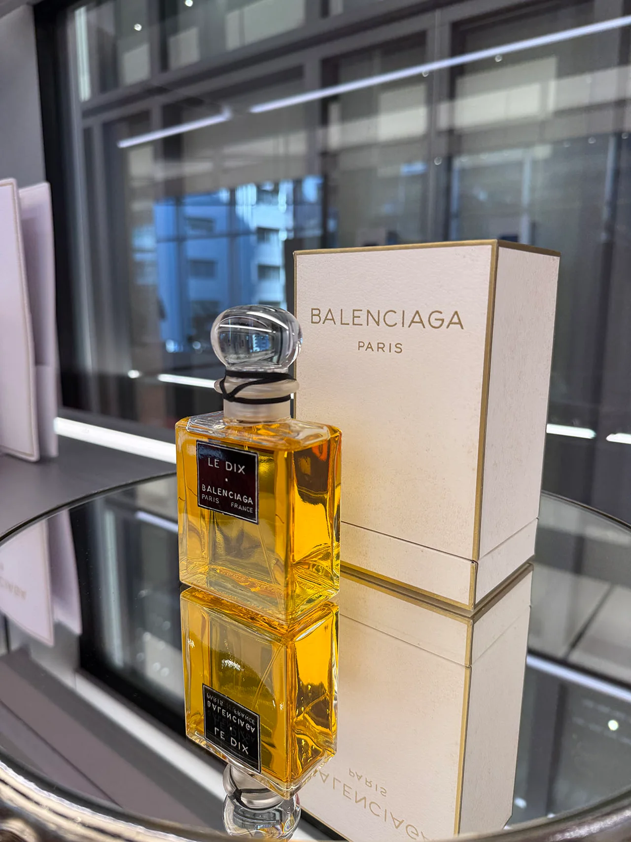 「Le Dix」のオリジナルデザインを復刻したパッケージ