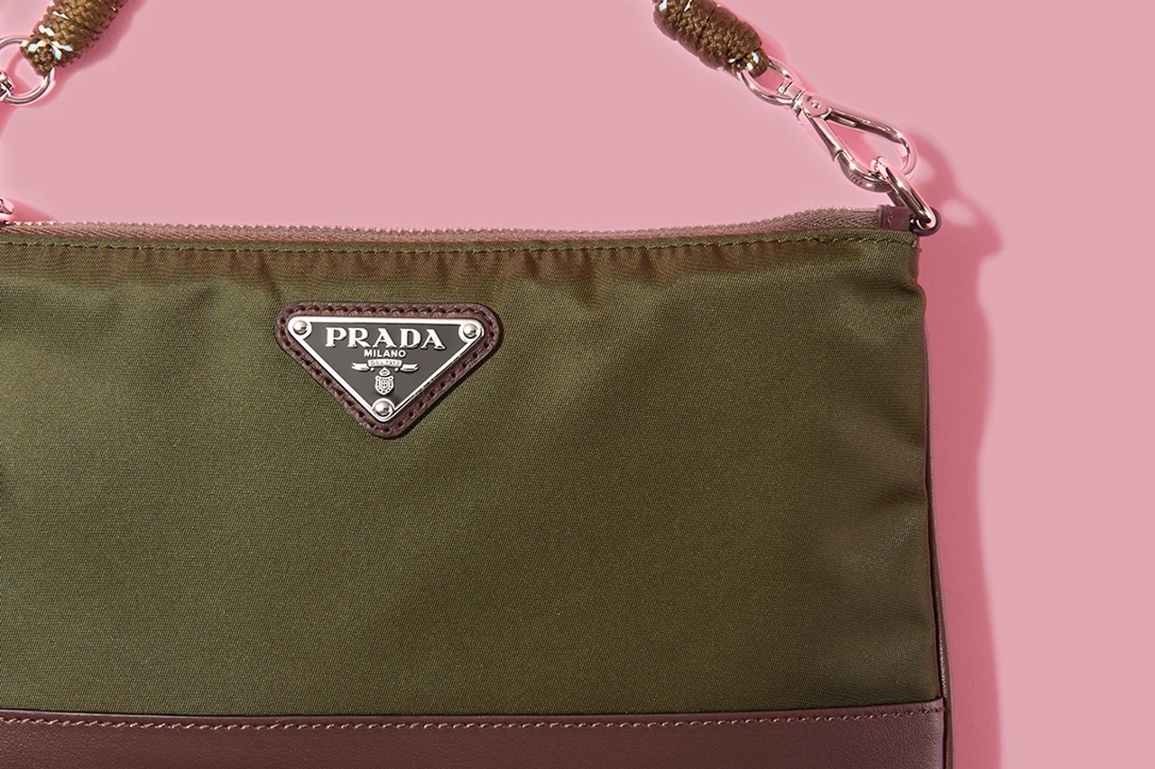 40代男性におすすめのプラダの新作小物5選。サコッシュ、バックパック…アウトドアテイストの新作バッグが充実！