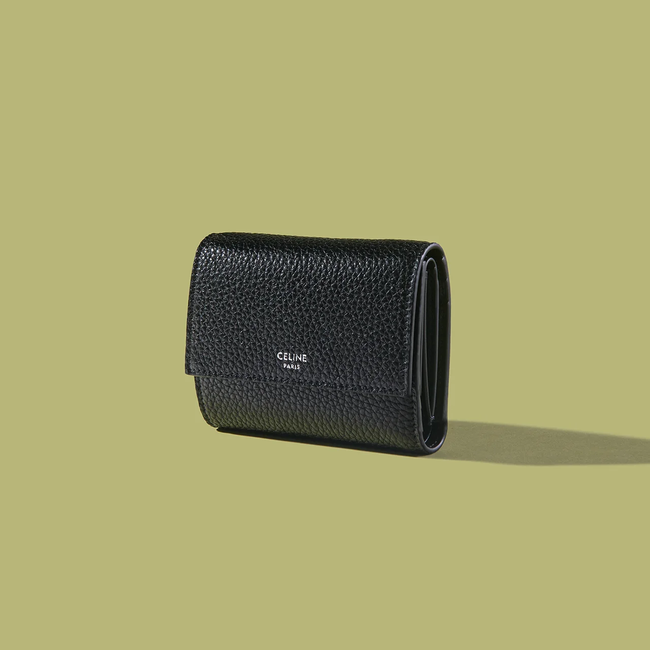 定番三つ折り財布の新作