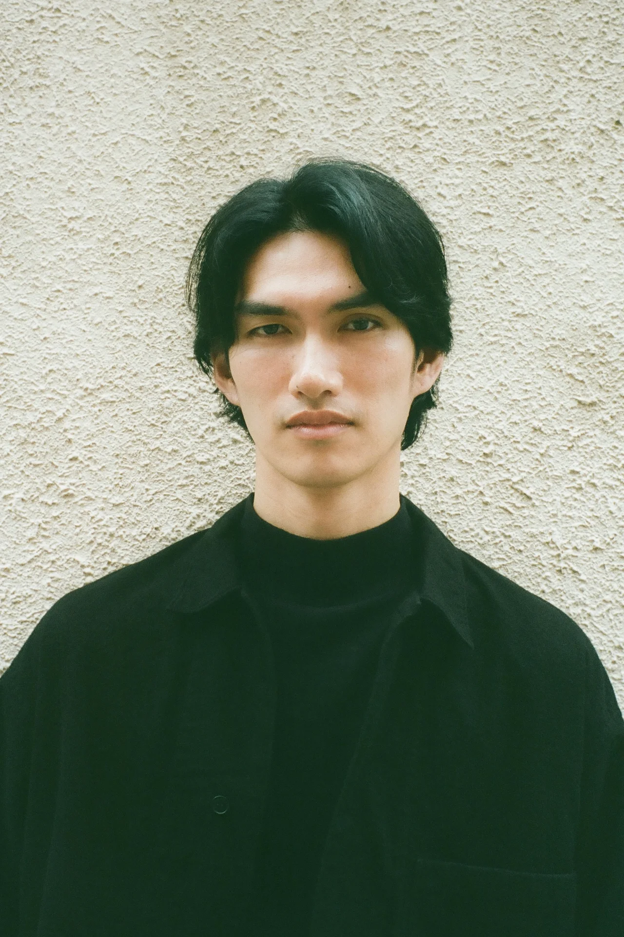 黒染めのニュアンスセンターパート メンズヘア