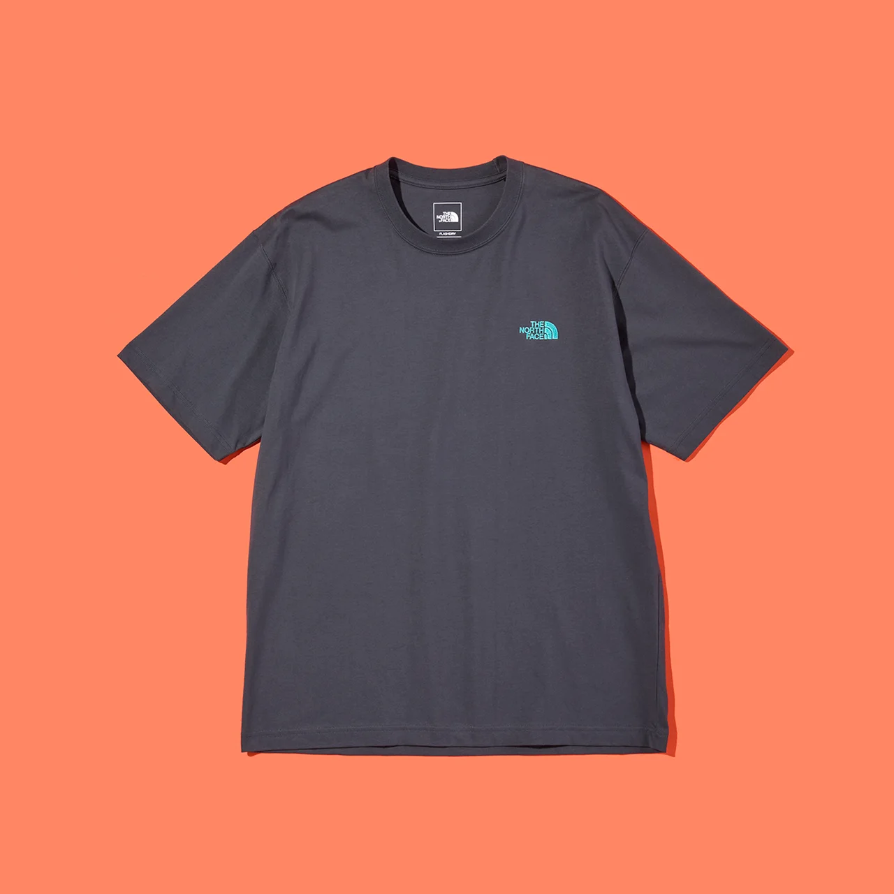 コットン100%ながら化学繊維に近い速乾性を備えたザ・ノース・フェイスのFLASHDRY-NATUREのTシャツ