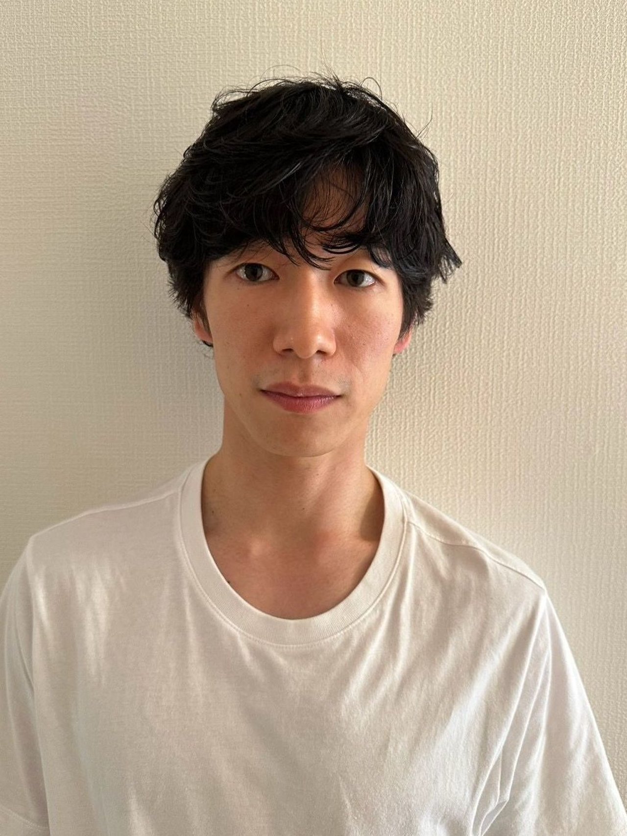 メンズヘア くせ毛や寝ぐせのような無造作パーマの正面